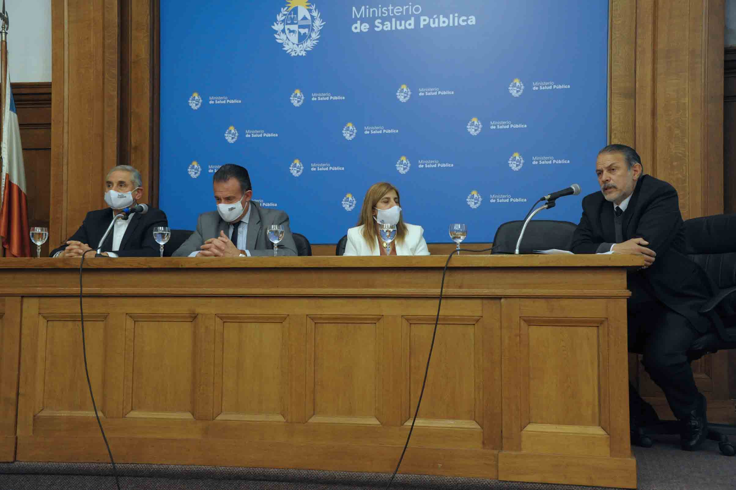 Ministro de Salud Pública, Daniel Salinas, encabezó conferencia en el marco del Día Mundial de la Salud Mental