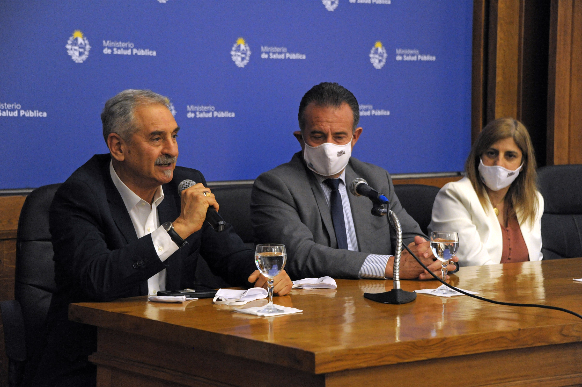 Ministro de Salud Pública, Daniel Salinas, encabezó conferencia en el marco del Día Mundial de la Salud Mental