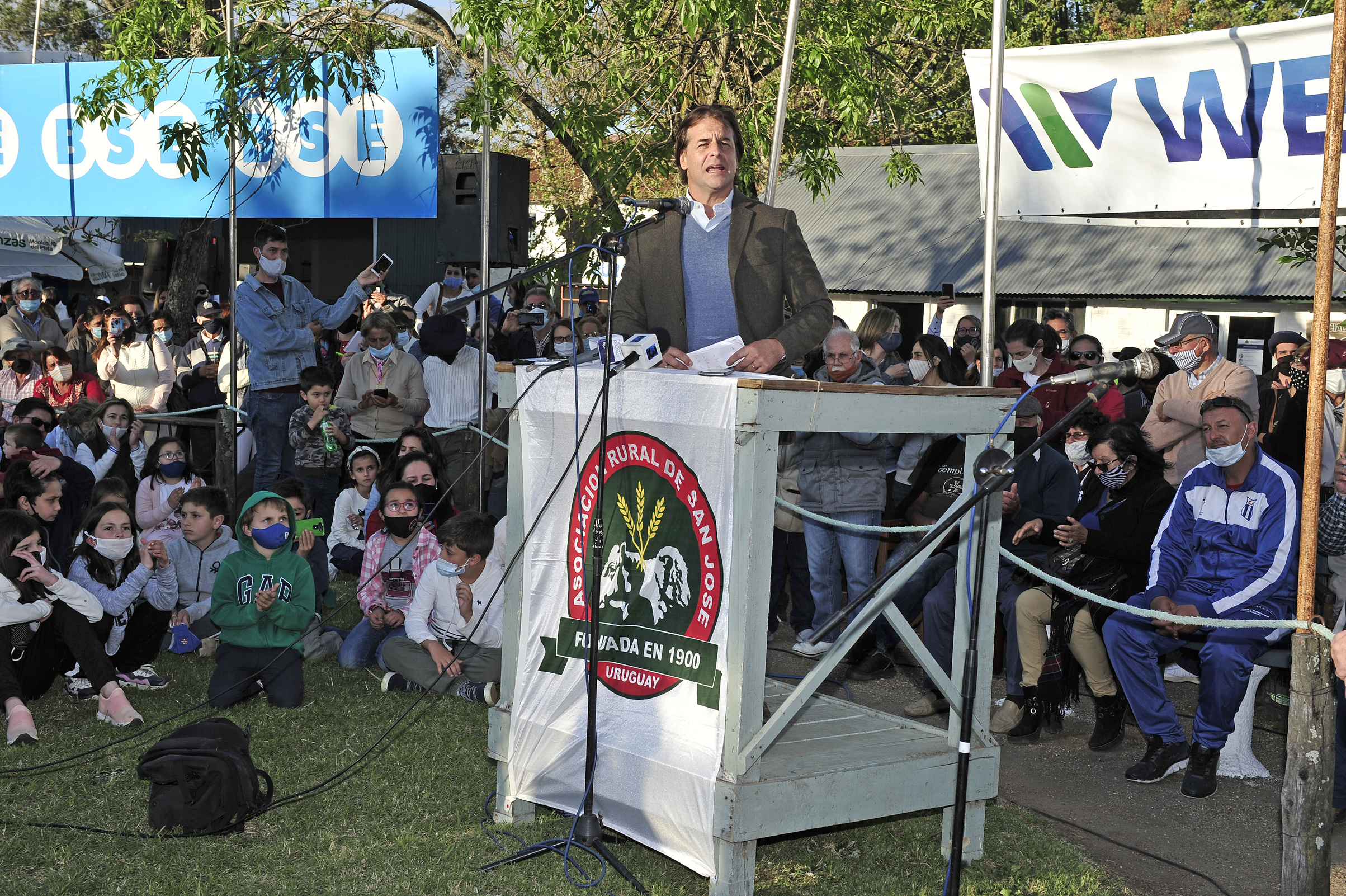Presidente Luis Lacalle Pou encabezó ceremonia de clausura de la 76.ª Exposición Internacional de Ganado Lechero, en San José