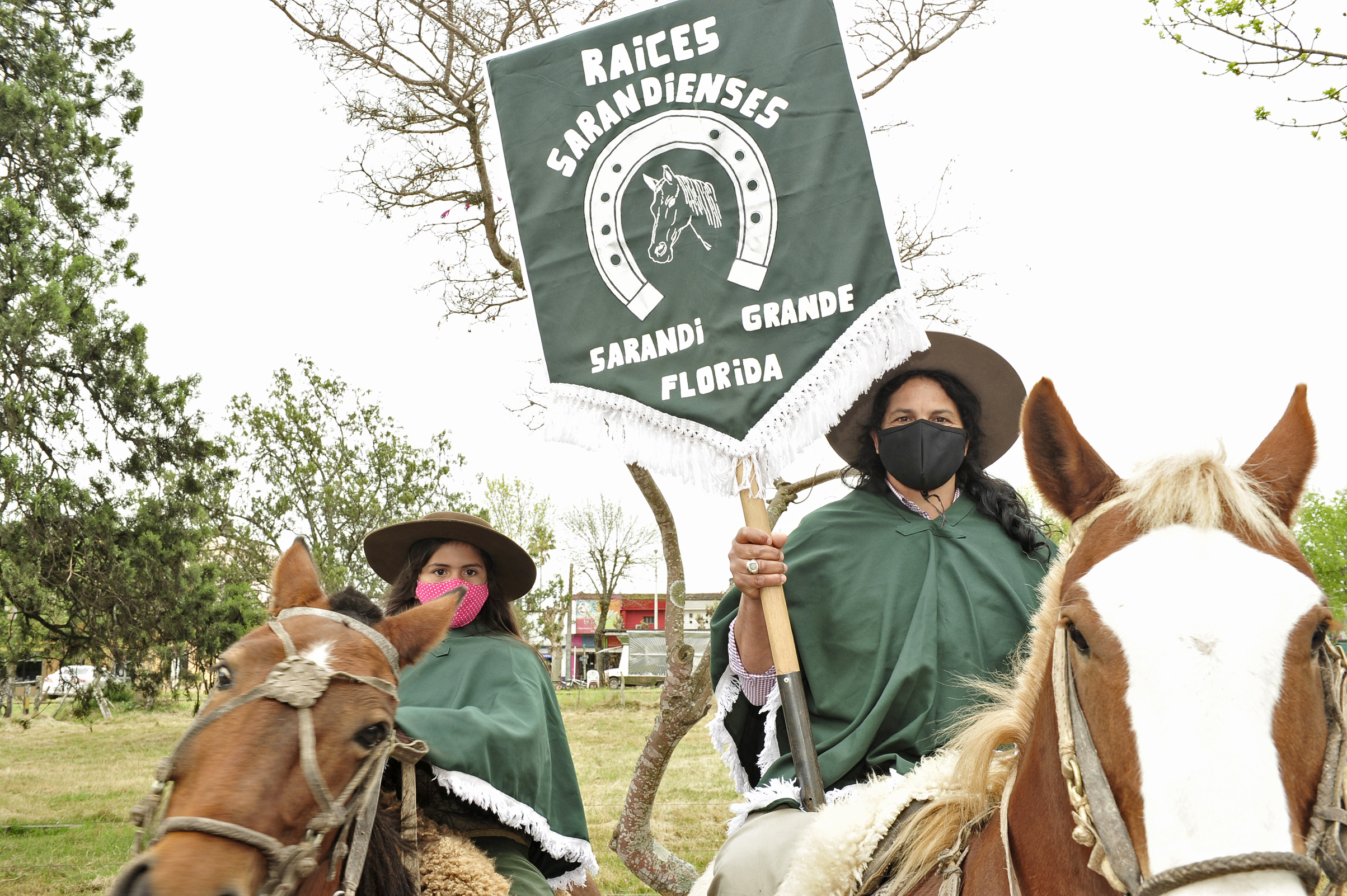 Asistentes al acto de conmemoración del 195.° aniversario de la batalla de Sarandí