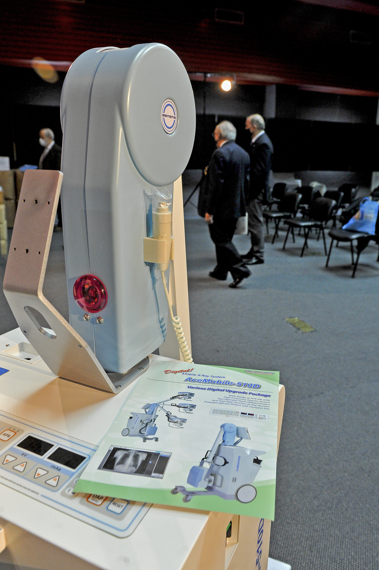 Rotary entregó al Hospital Español equipo portátil de rayos X, dos cardiodesfibriladores, dos videolaringoscopios y 19 equipos de electrocardiografía