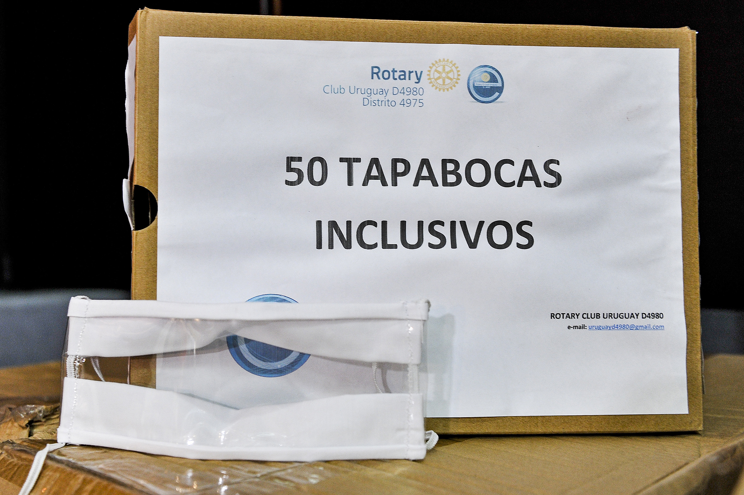 Rotary entregó al Hospital Español equipo portátil de rayos X, dos cardiodesfibriladores, dos videolaringoscopios y 19 equipos de electrocardiografía