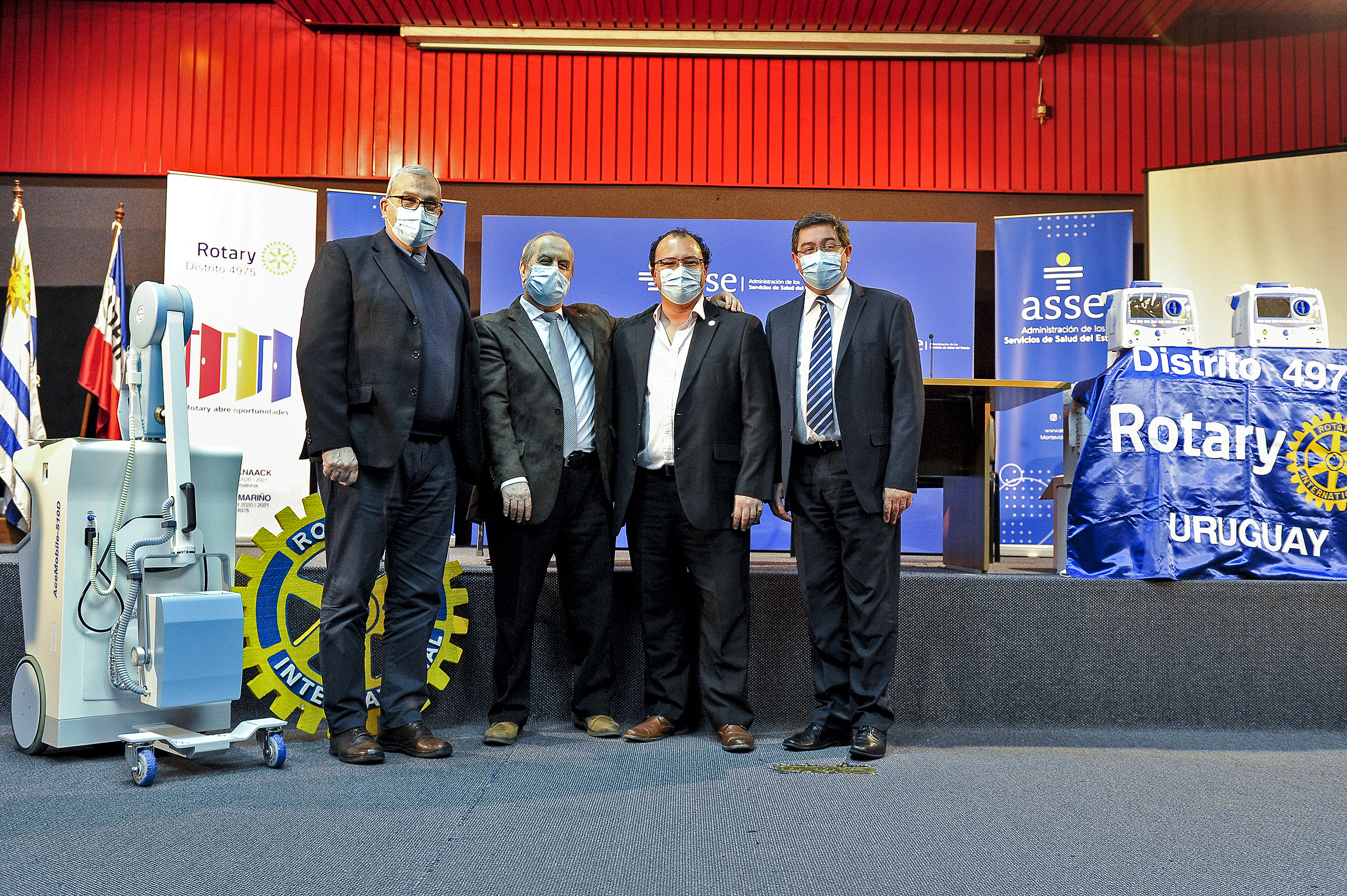 Rotary entregó al Hospital Español equipo portátil de rayos X, dos cardiodesfibriladores, dos videolaringoscopios y 19 equipos de electrocardiografía