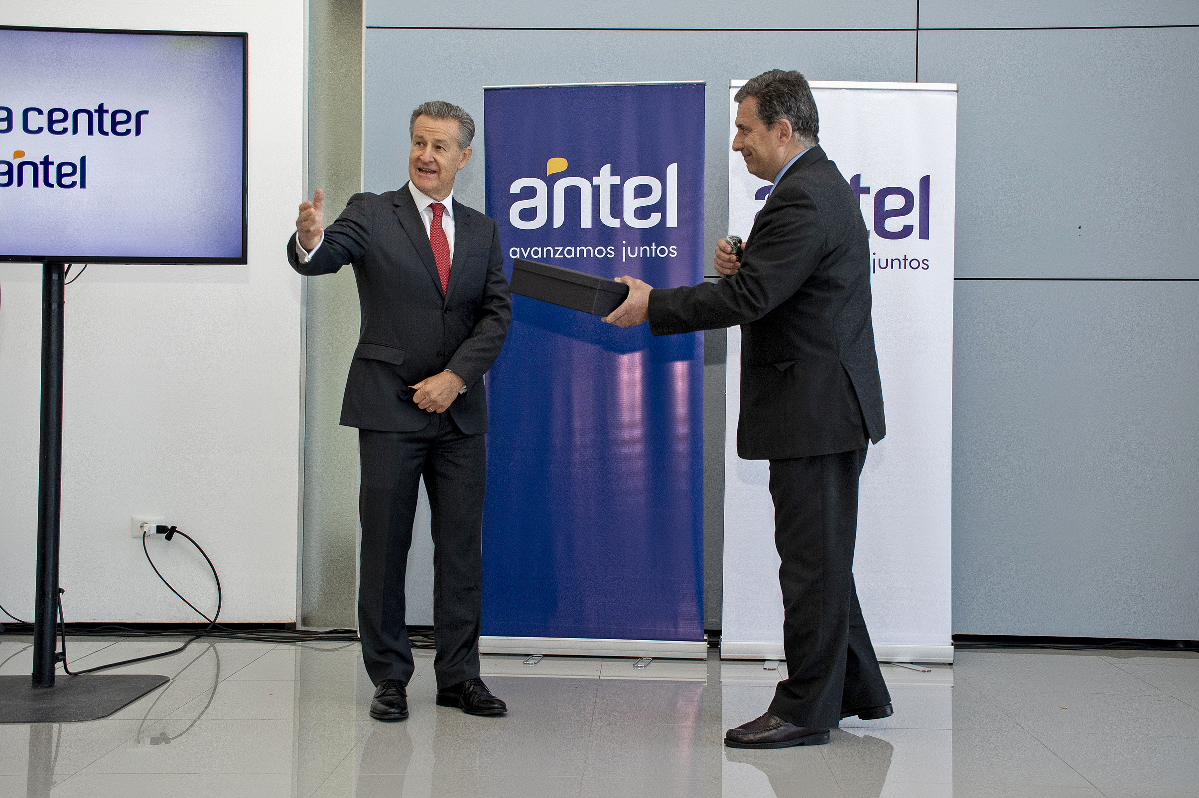 Ceremonia de inauguración de la sala III del datacenter internacional de Antel