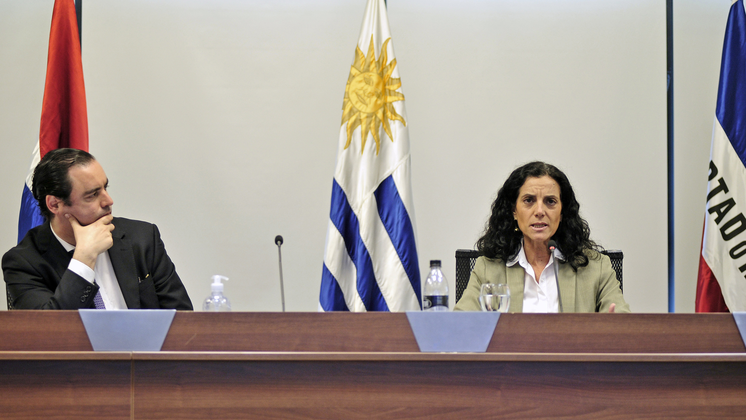 Ministra de Economía y Finanzas, Azucena Arbeleche y Hernán Bonilla, titular de la Asesoría Macroeconómica del MEF