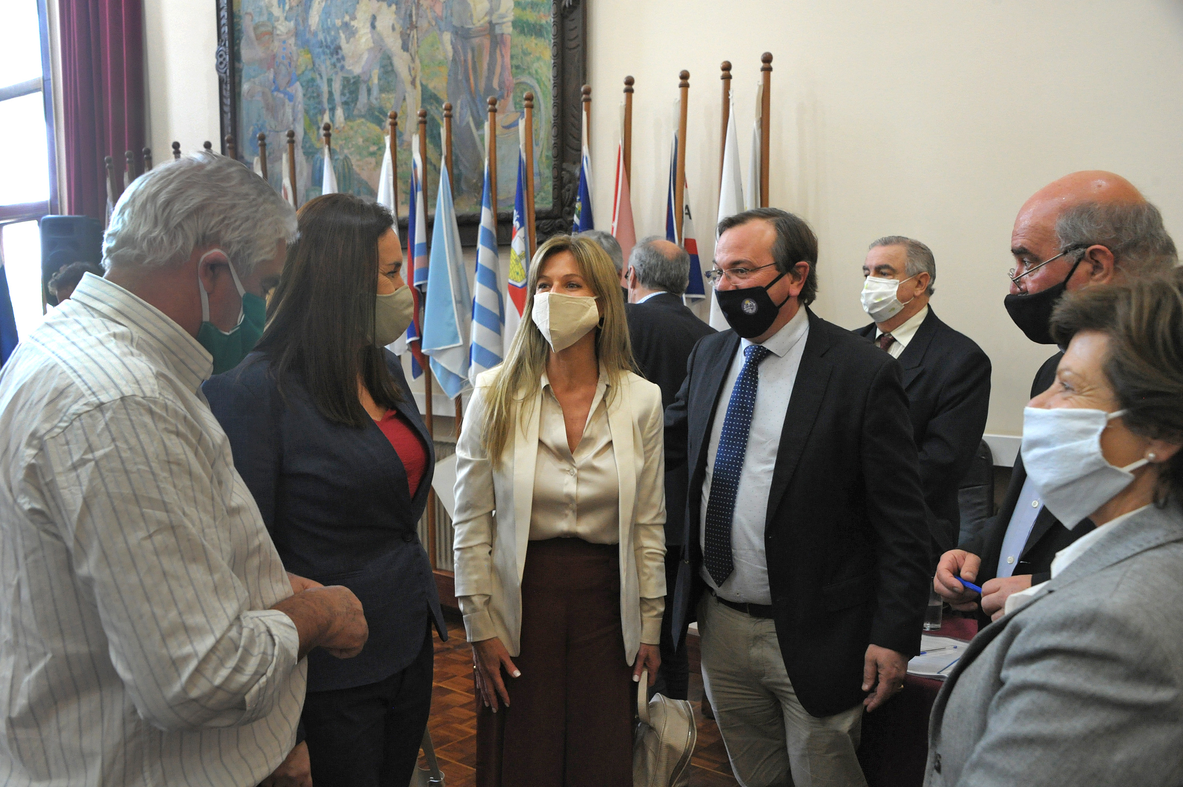 Autoridades y participantes de la presentación del proyecto Reciclá tu Campaña, luego de finalizada la actividad