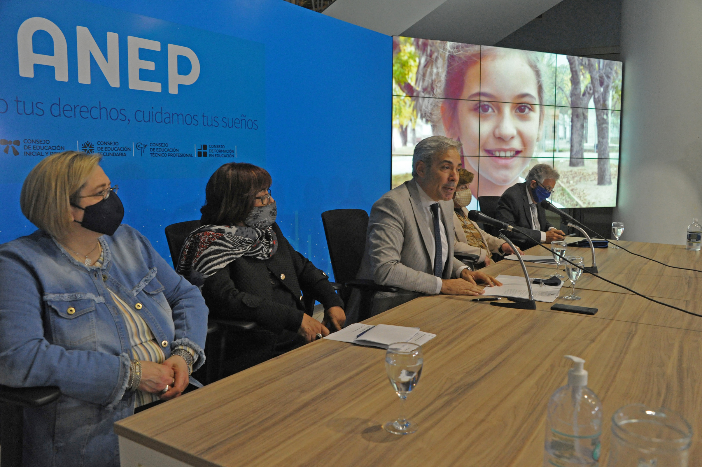 Presidente del Consejo Directivo Central (Codicen), Robert Silva, encabezó conferencia de prensa