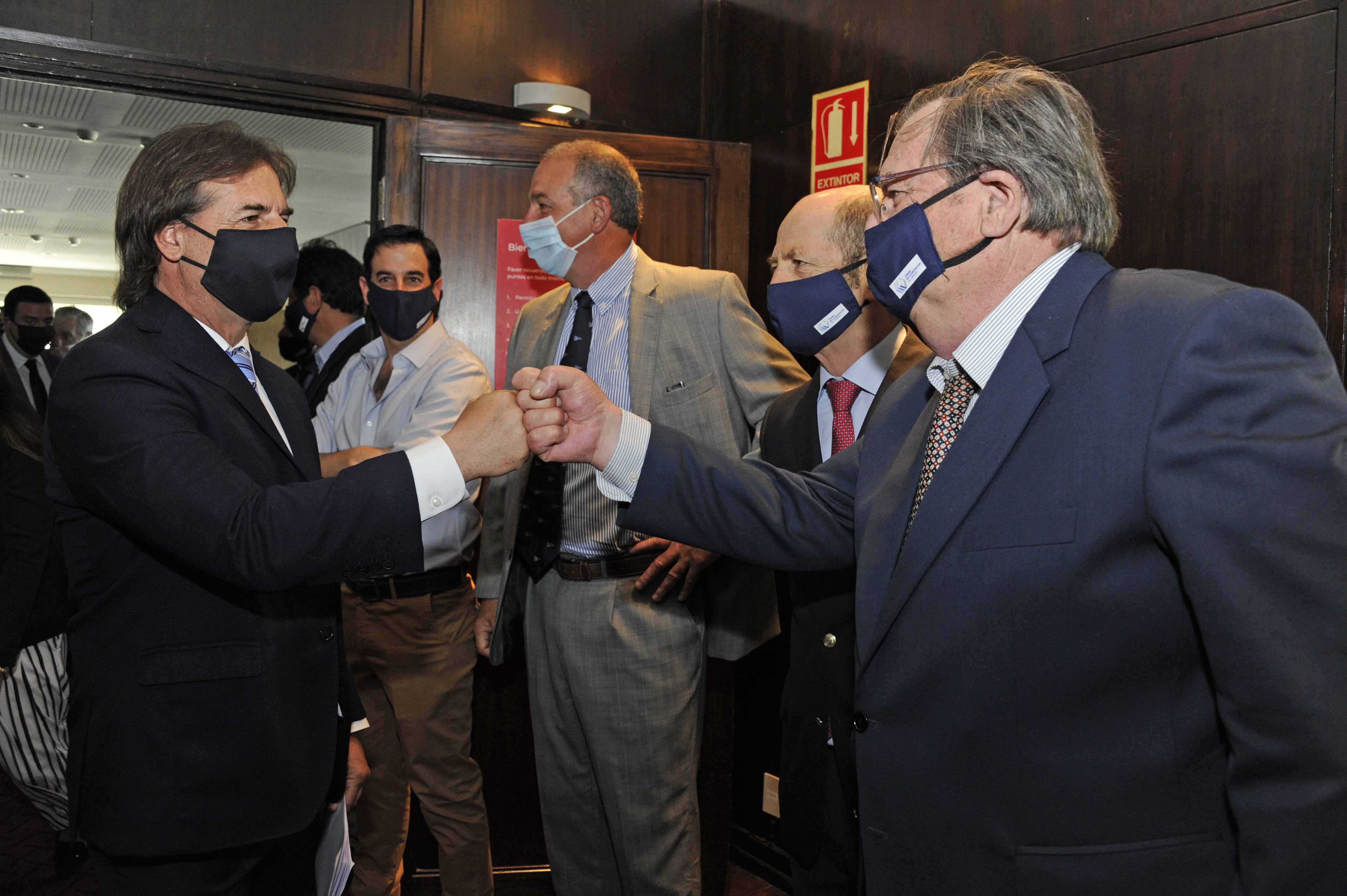 Llegada del presidente Lacalle Pou al acto conmemorativo del Día de la Construcción