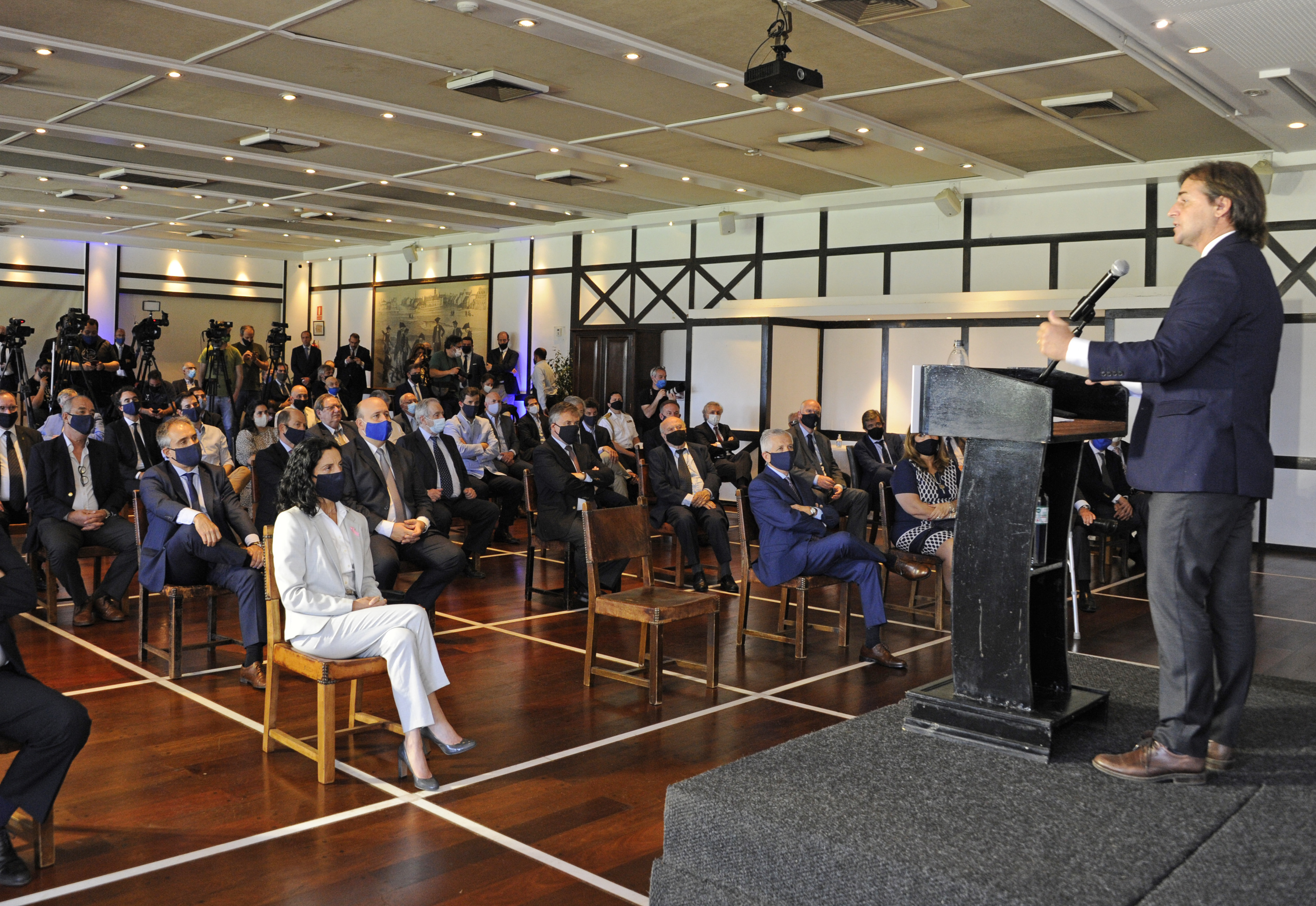 Presidente Lacalle Pou hace uso de la palabra en el acto conmemorativo del Día de la Construcción