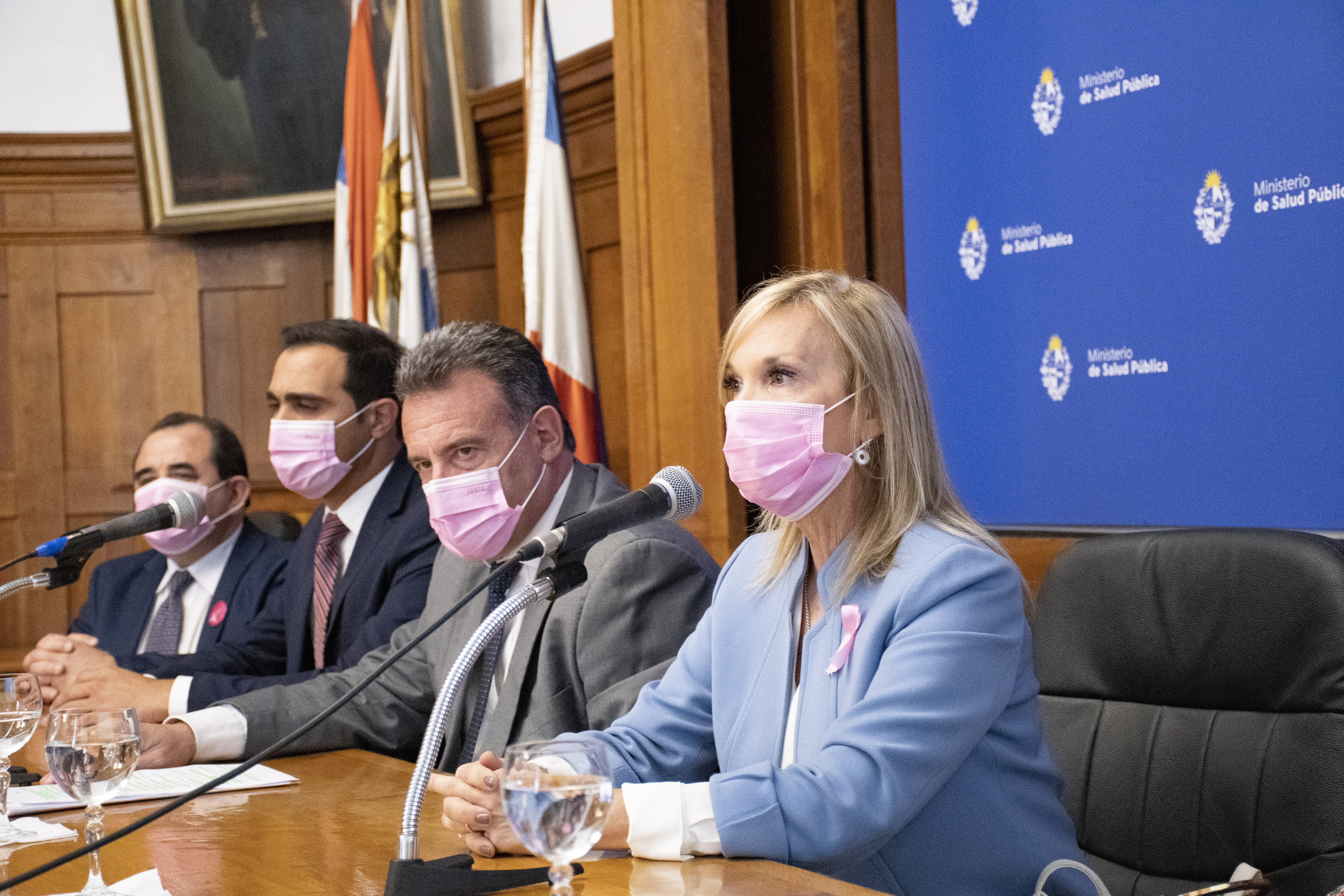 Autoridades encabezan el acto por el Día Mundial de Lucha contra el Cáncer de Mama