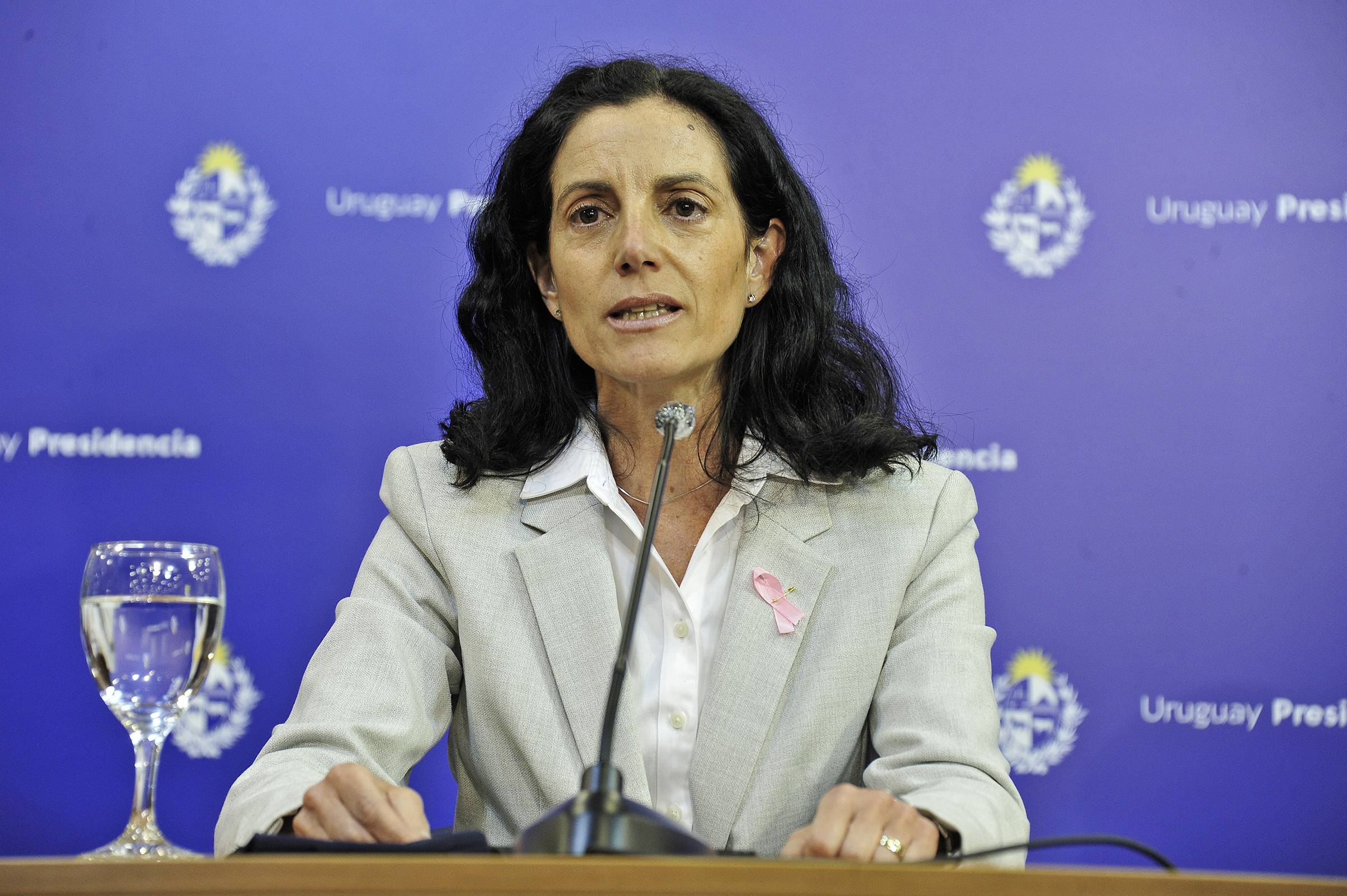 Ministra de Economía y Finanzas, Azucena Arbeleche, encabezó conferencia de prensa en Torre Ejecutiva