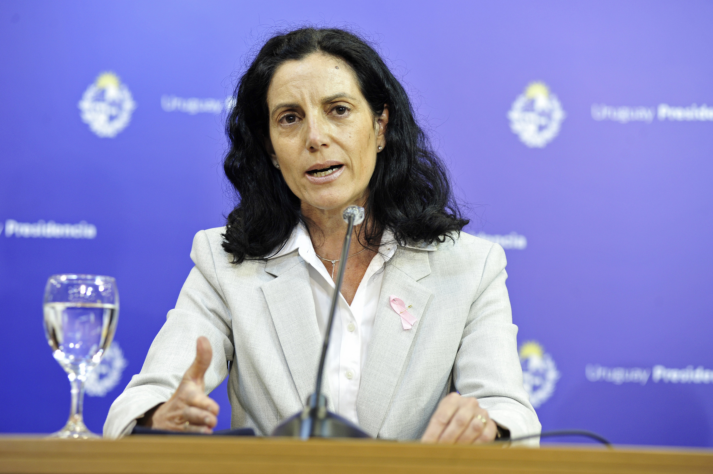 Ministra de Economía y Finanzas, Azucena Arbeleche, encabezó conferencia de prensa en Torre Ejecutiva