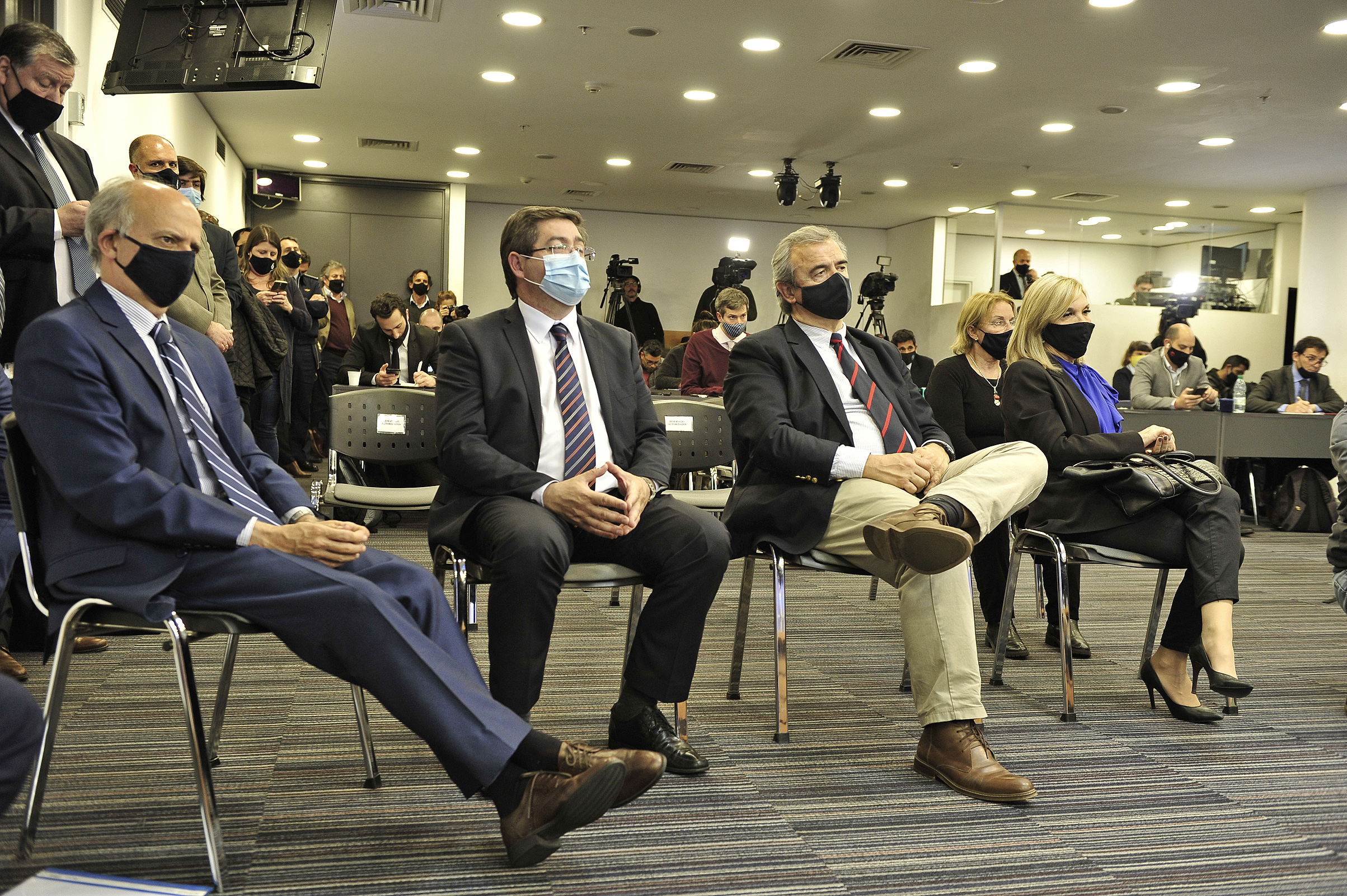 Autoridades presentes en la conferencia de prensa
