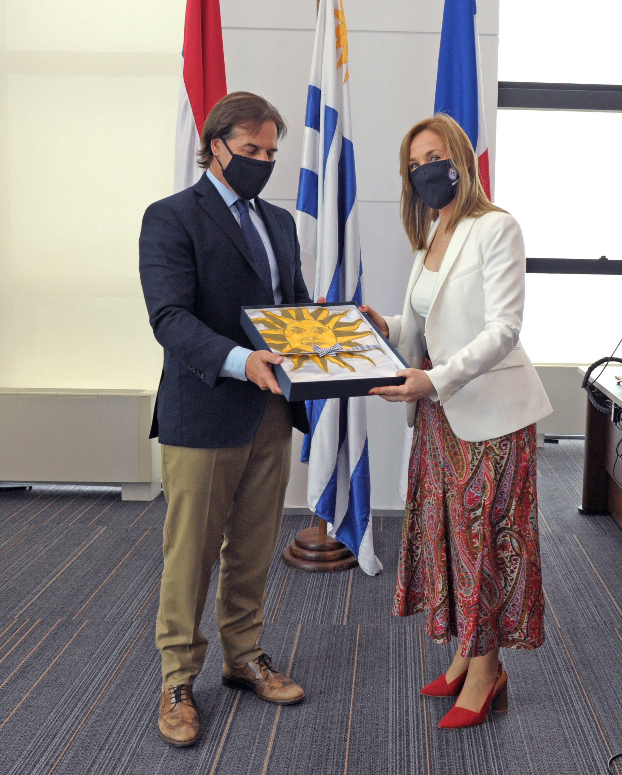 Presidente Luis Lacalle Pou entregó cartas credenciales a nueva embajadora de Uruguay en España