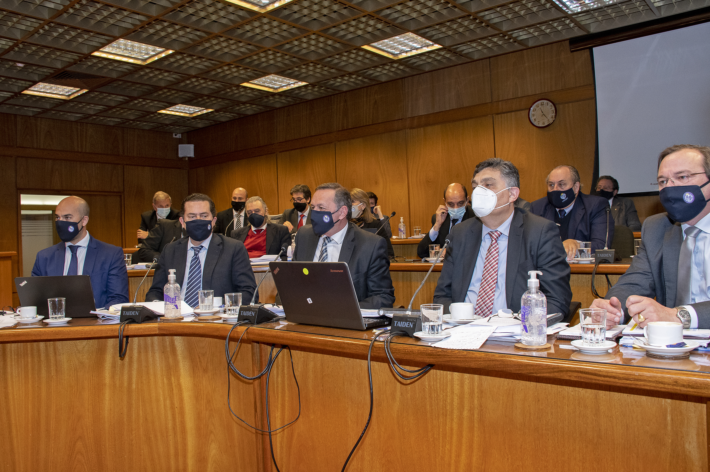 Autoridades concurrieron a la Comisión de Presupuesto del Parlamento nacional