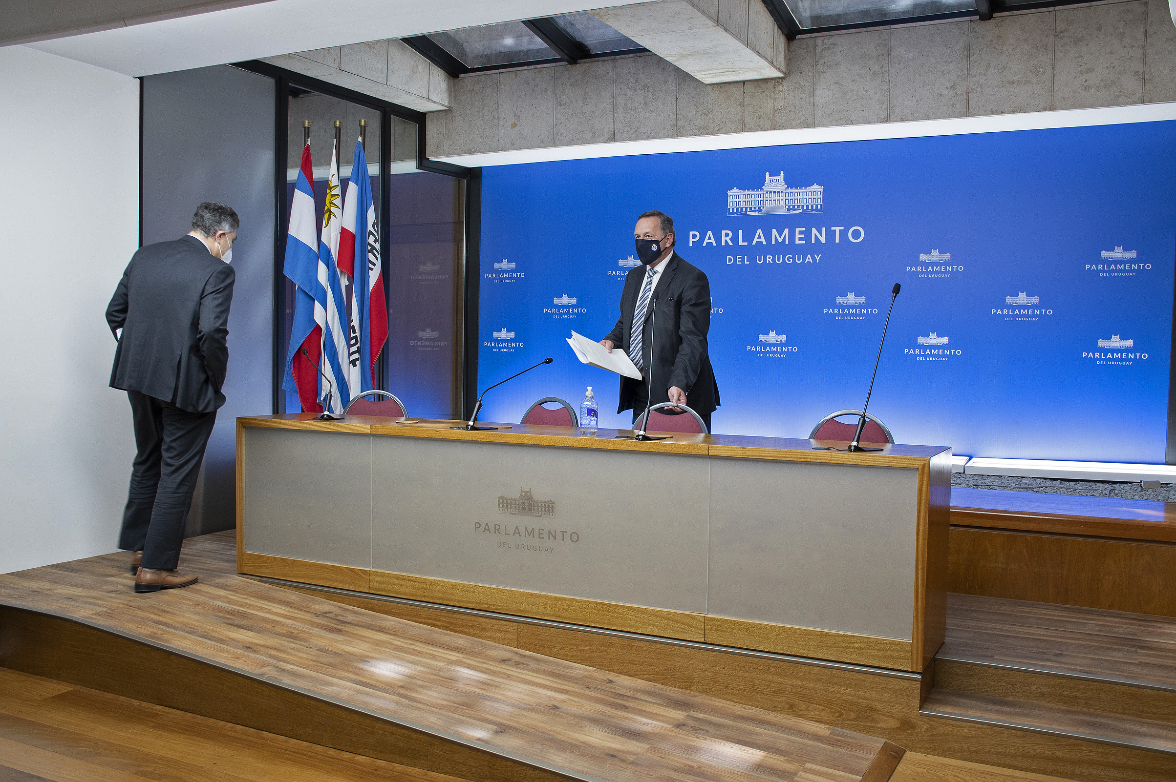 Autoridades, previo al inicio de la conferencia de prensa