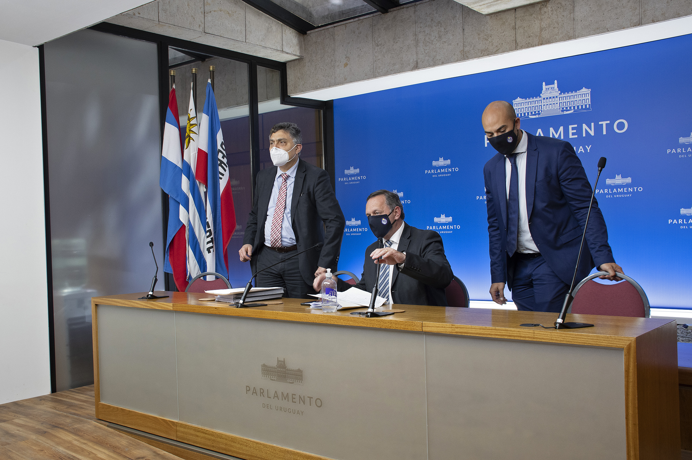 Autoridades, previo al inicio de la conferencia de prensa