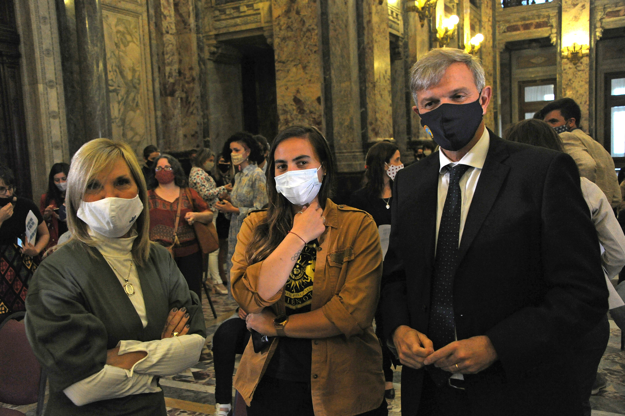 Ceremonia de entrega de reconocimientos de la primera edicón de los Premios INJU en el Salón de los Pasos Perdidos del Palacio Legislativo