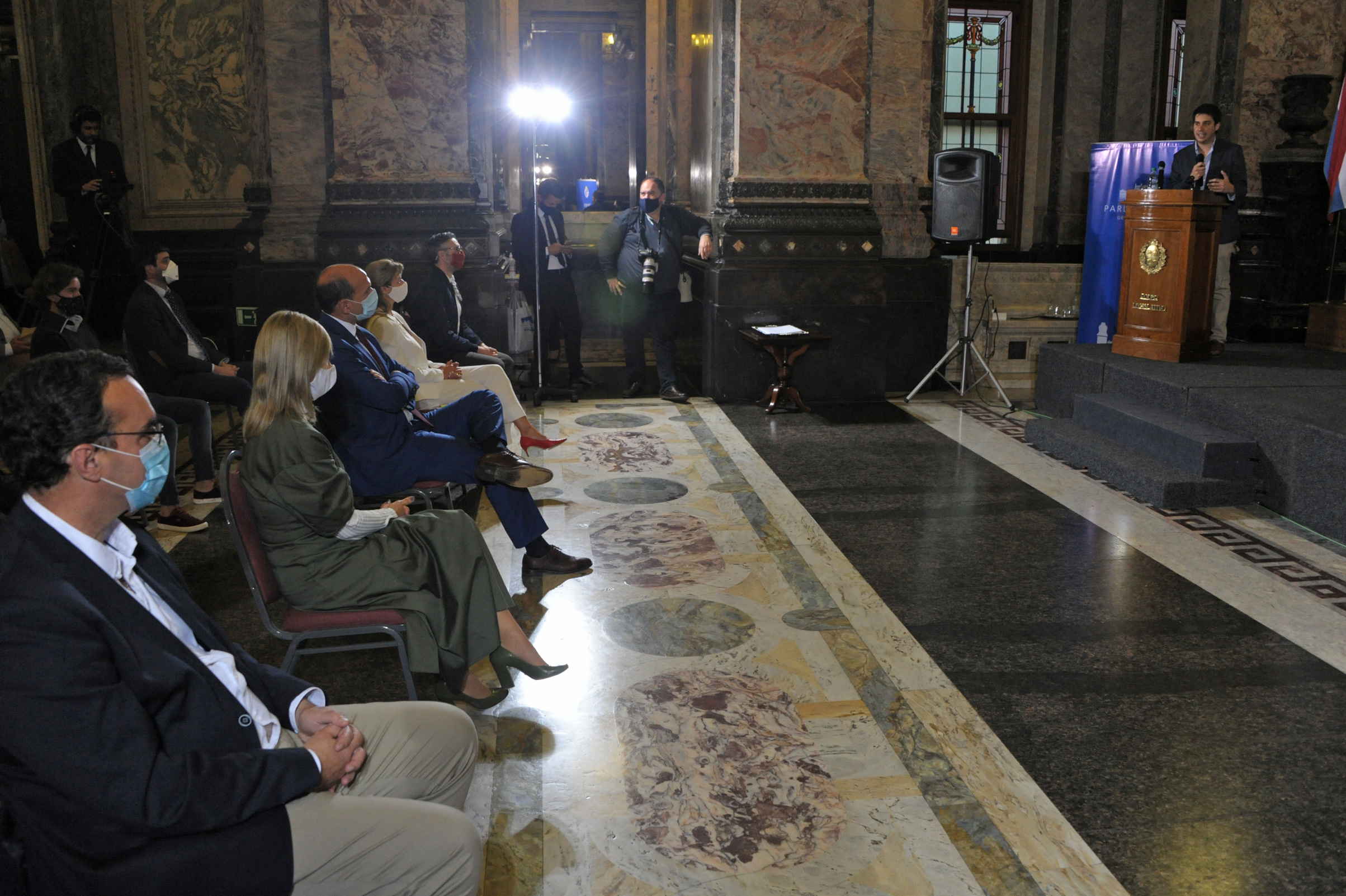 Ceremonia de entrega de reconocimientos de la primera edicón de los Premios INJU en el Salón de los Pasos Perdidos del Palacio Legislativo
