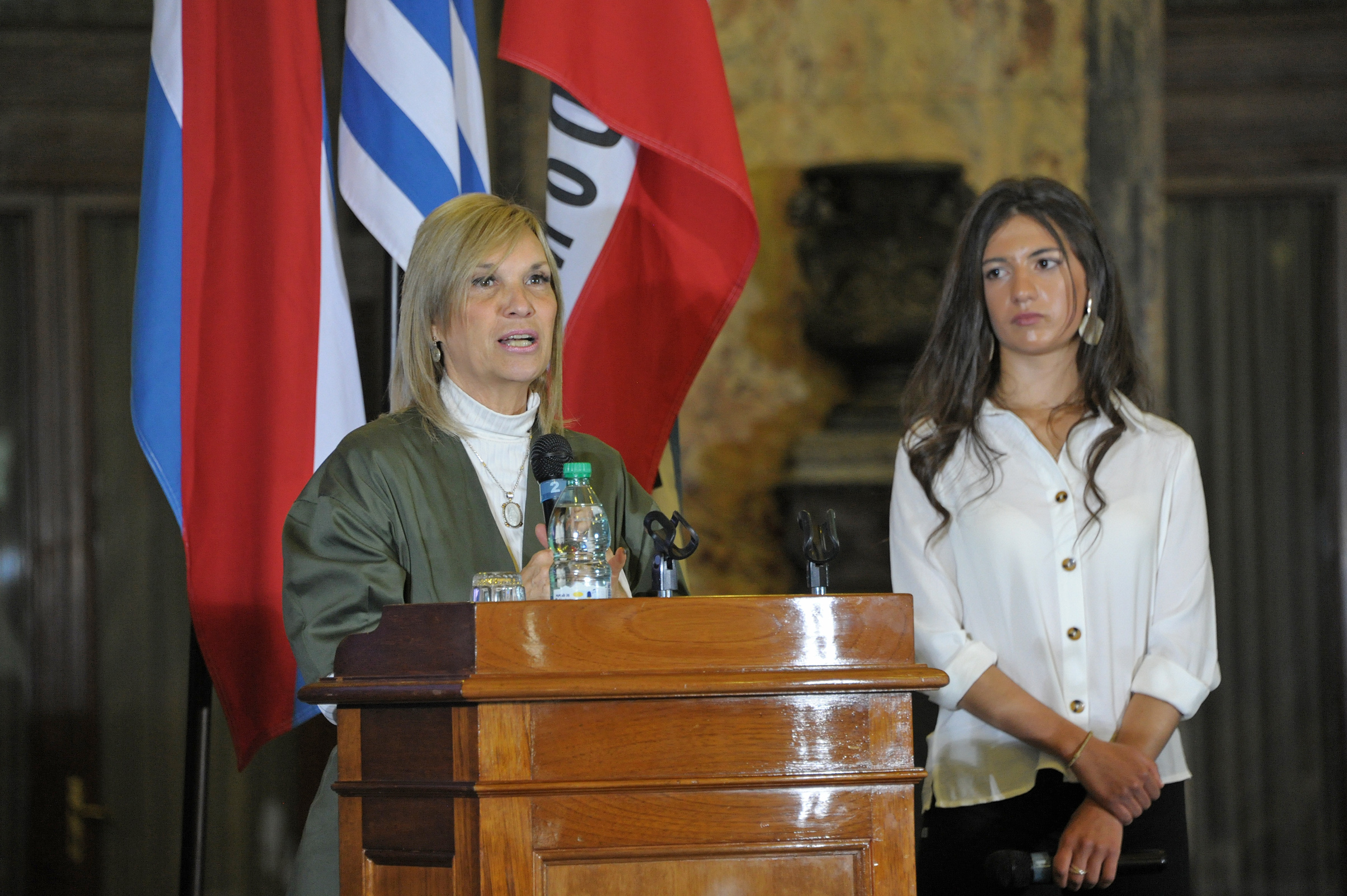Ceremonia de entrega de reconocimientos de la primera edicón de los Premios INJU en el Salón de los Pasos Perdidos del Palacio Legislativo