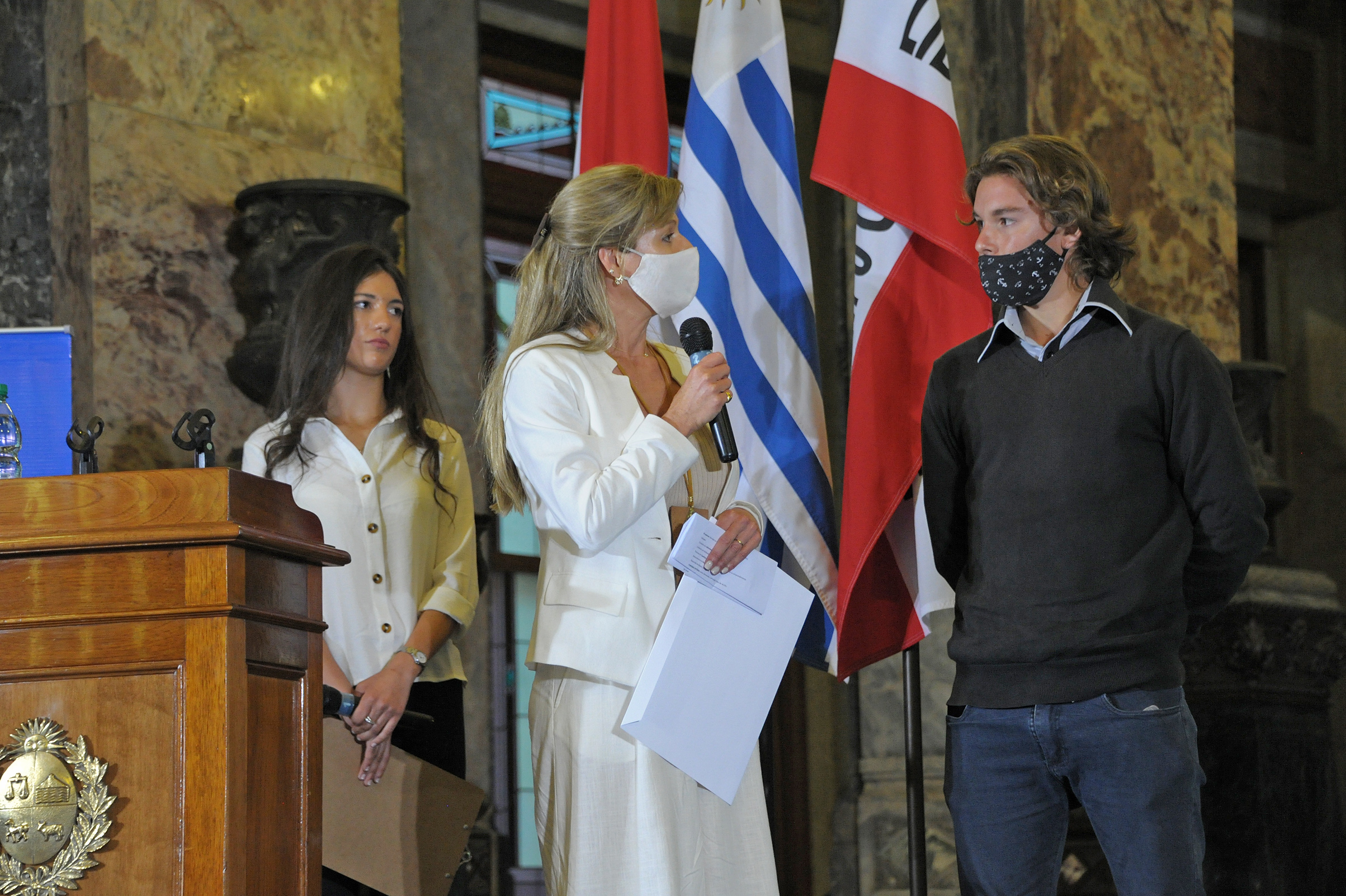 Ceremonia de entrega de reconocimientos de la primera edicón de los Premios INJU en el Salón de los Pasos Perdidos del Palacio Legislativo