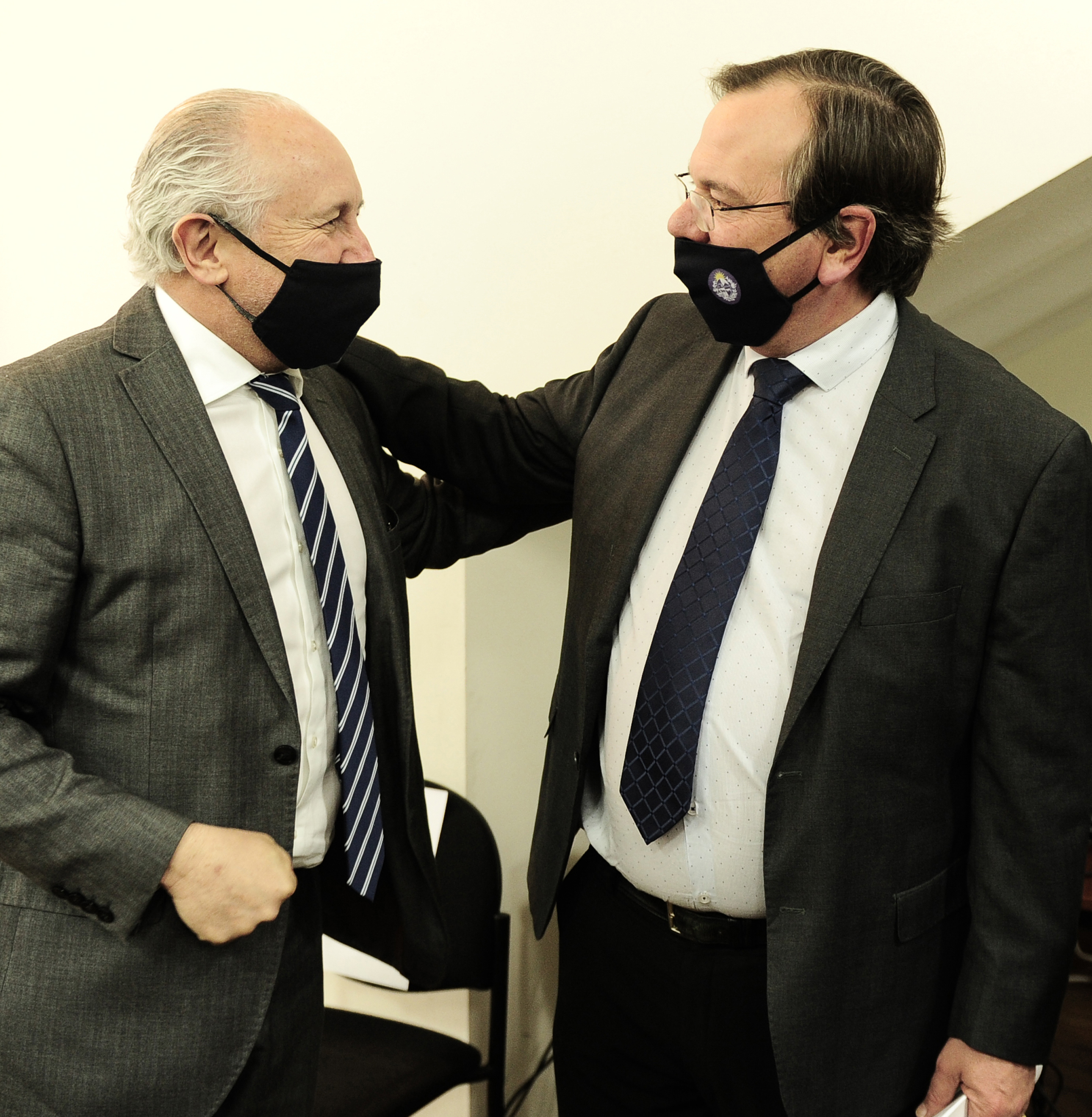 Firma de convenio de cooperación entre la Asociación Uruguaya de Archivólogos y el Ministerio de Educación y Cultura