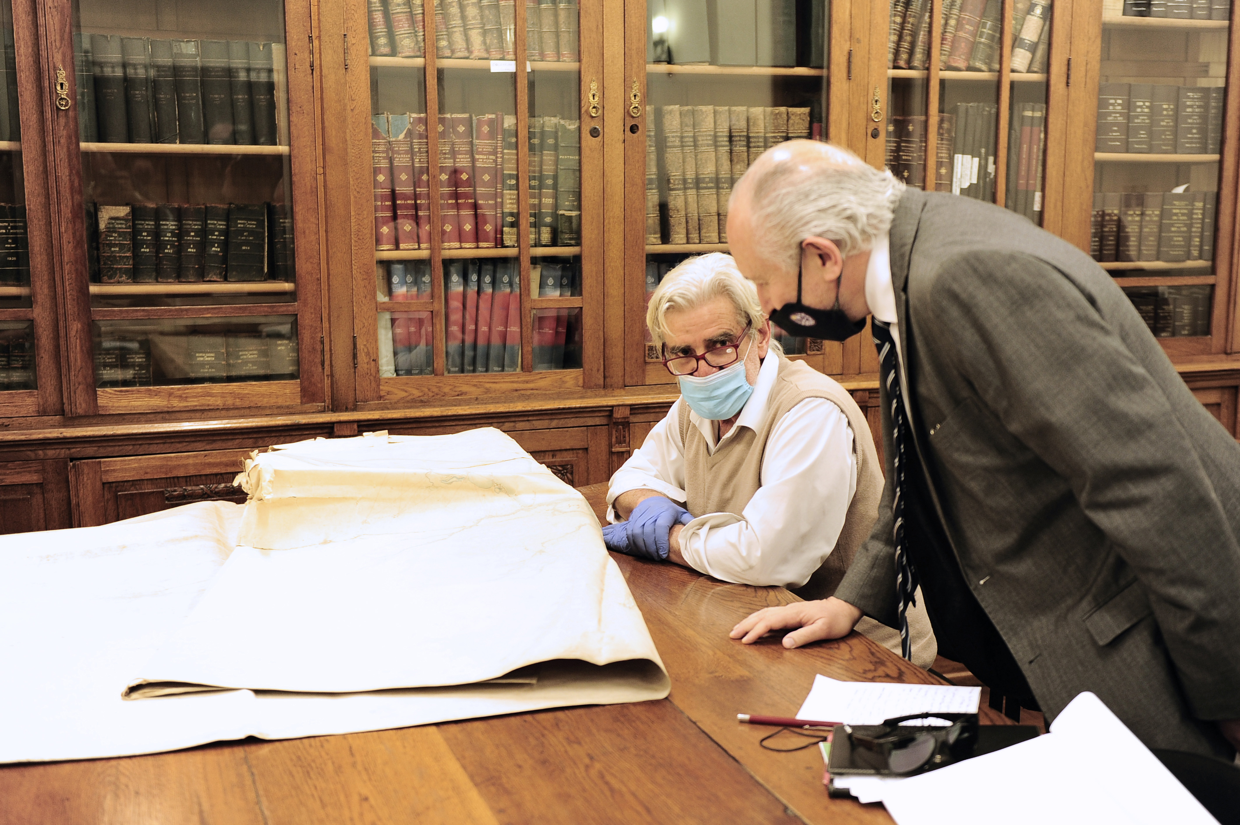 Ministro de Educación y Cultura, Pablo da Silveira, recorre instalaciones del AGN