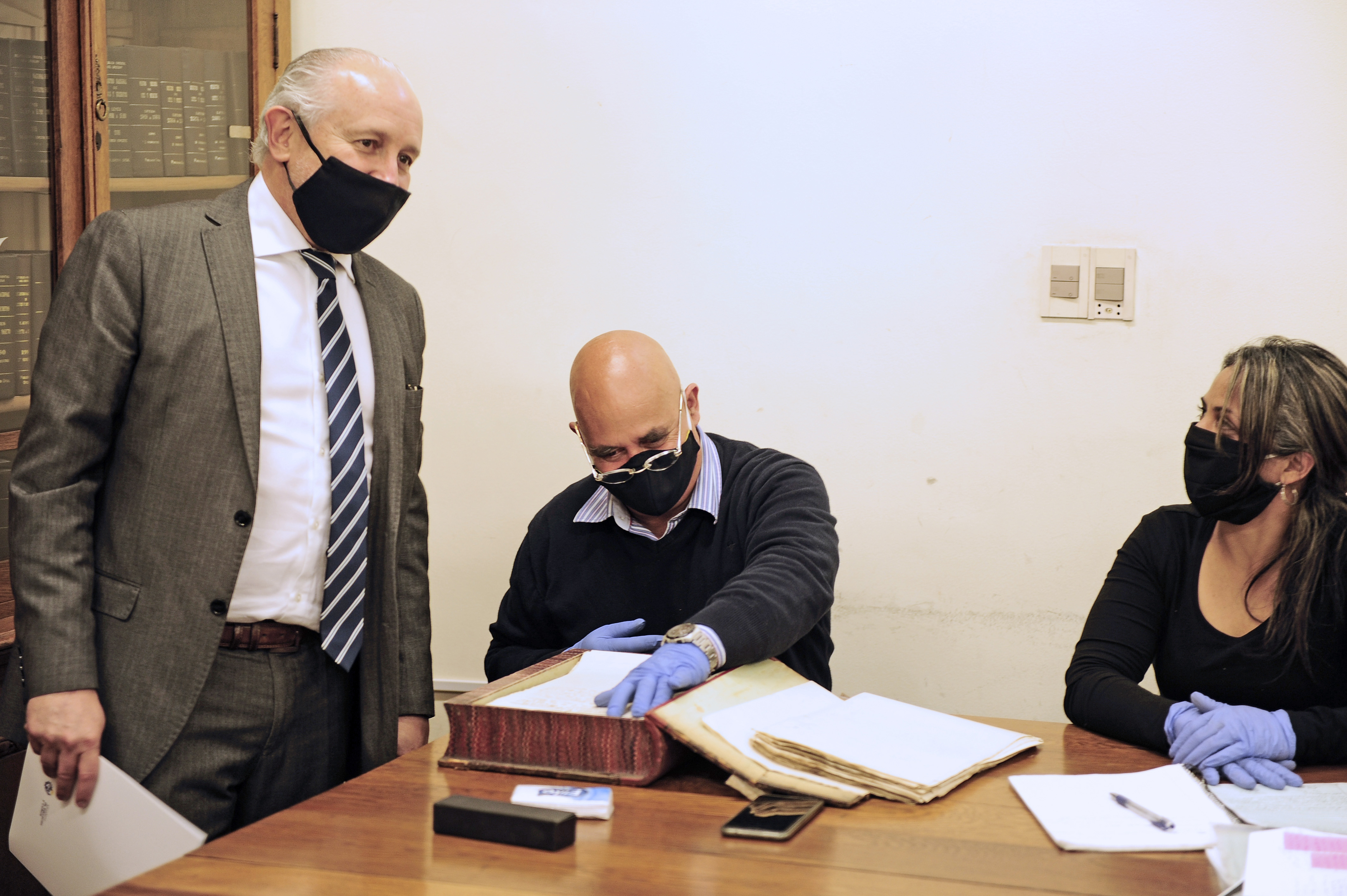 Ministro de Educación y Cultura, Pablo da Silveira, recorre instalaciones del AGN