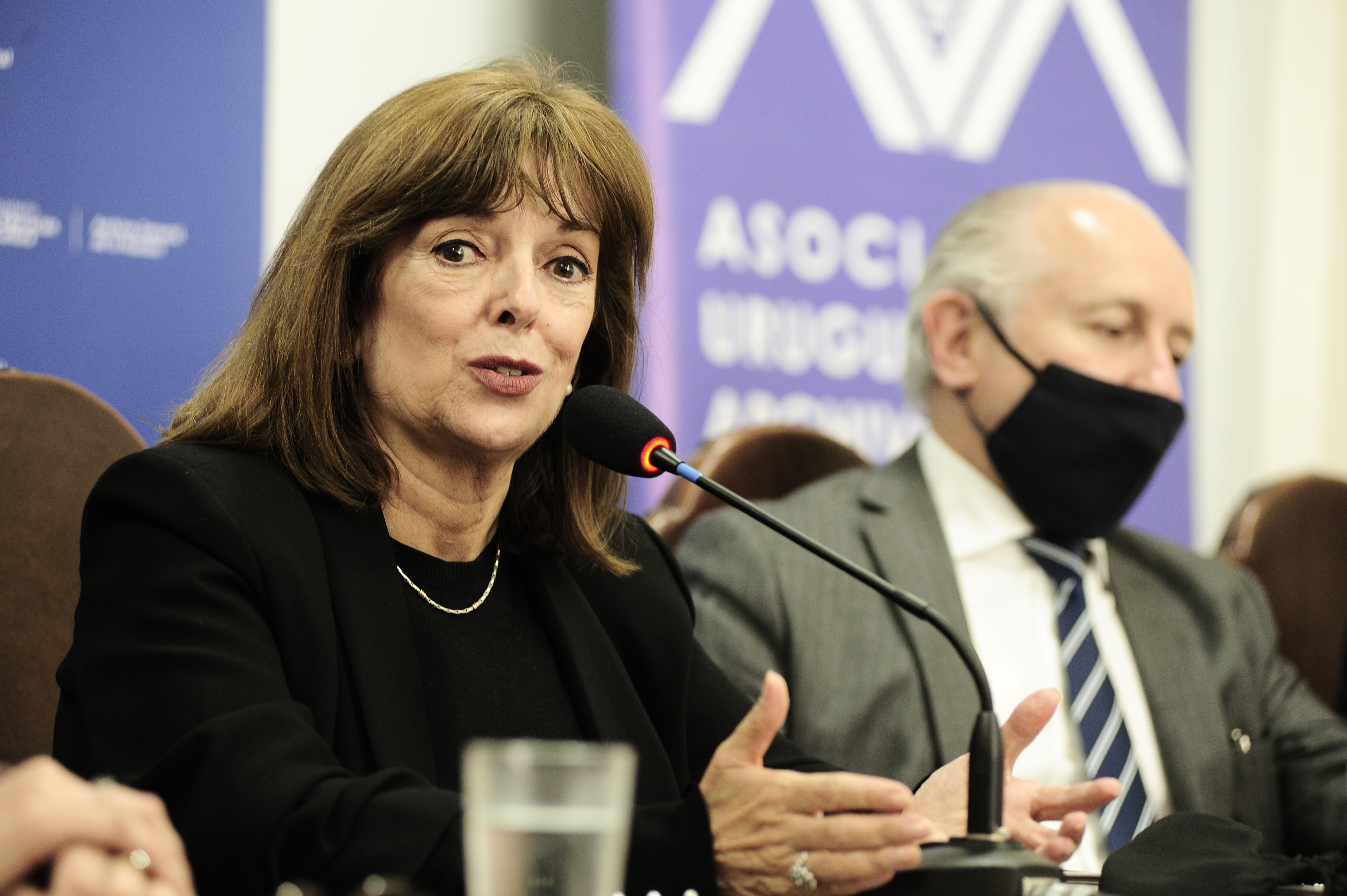 Firma de convenio de cooperación entre la Asociación Uruguaya de Archivólogos y el Ministerio de Educación y Cultura