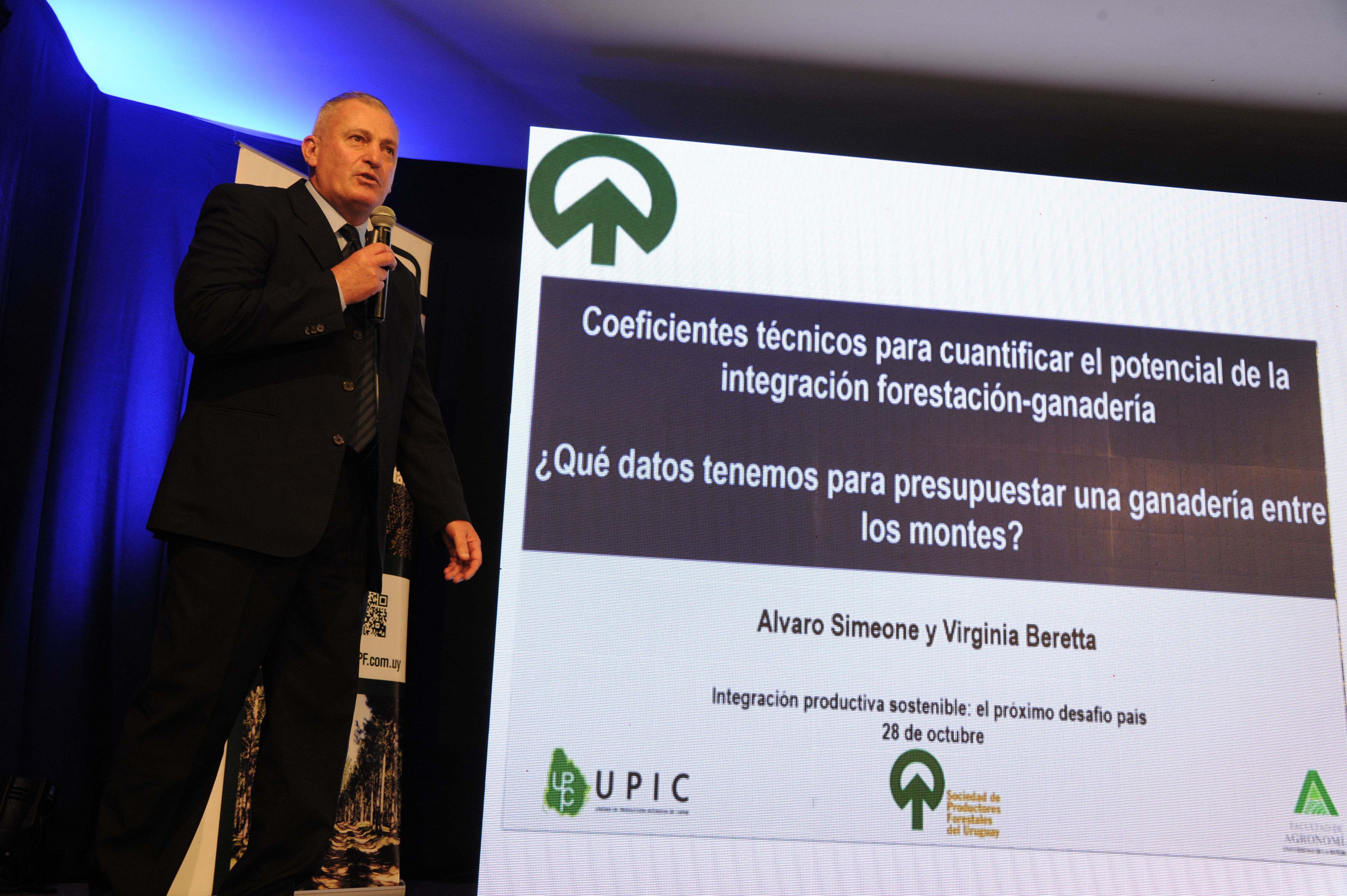 Carlos María Uriarte y Adrián Peña expusieron en desayuno de trabajo con la Sociedad de Productores Forestales del Uruguay