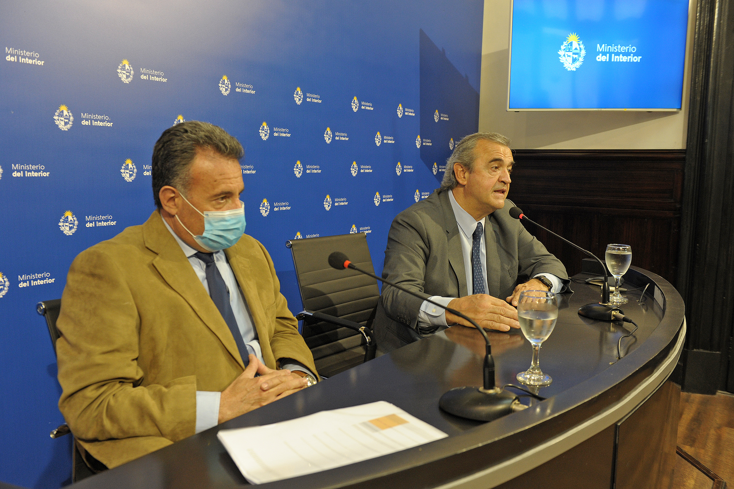 Ministros Daniel Salinas y Jorge Larrañaga