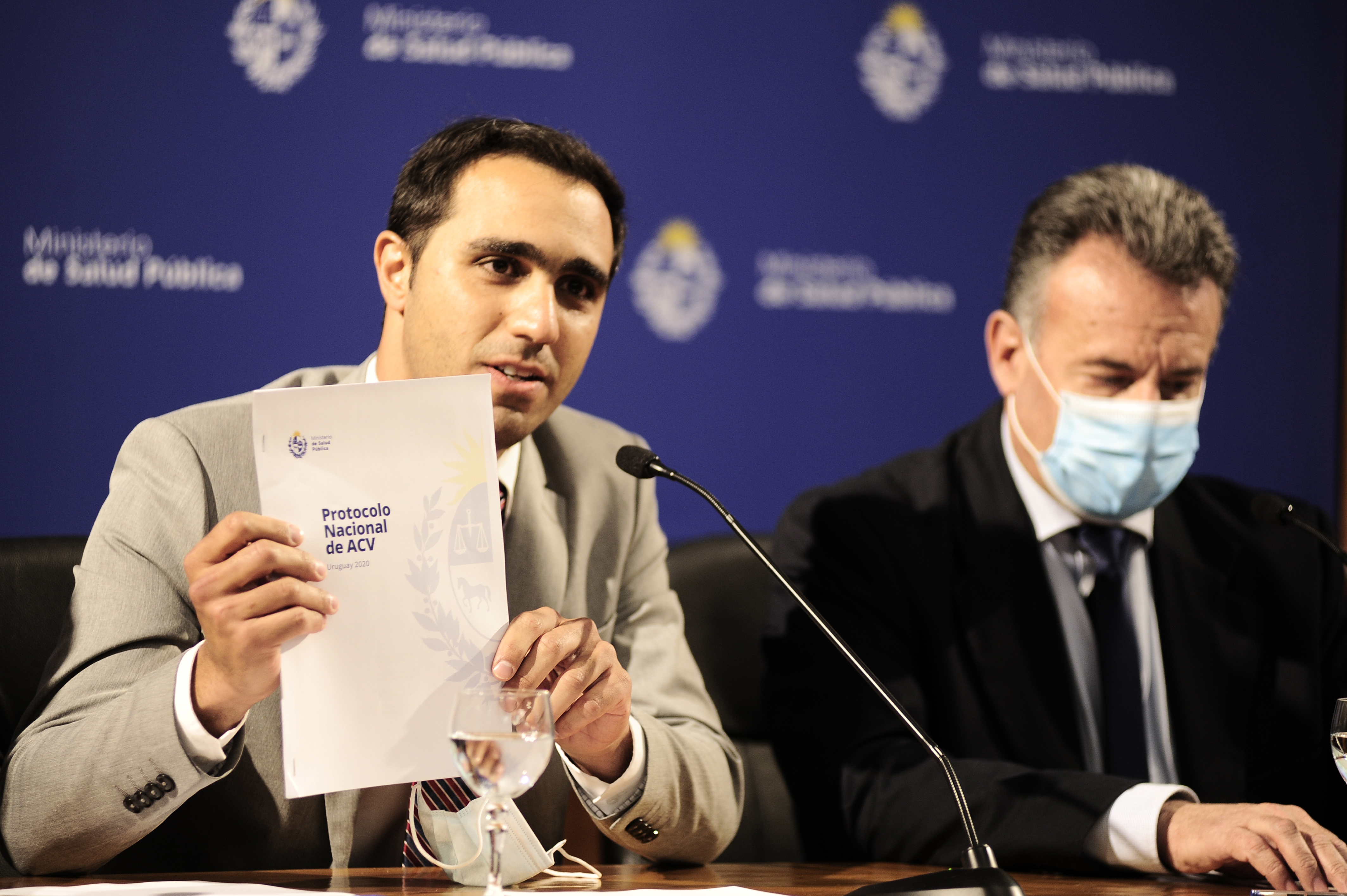 Subsecretario, José Luis Satdjian y el ministros de Salud, Daniel Salinas en conmemoración del Día Mundial del Accidente Cerebrovascular