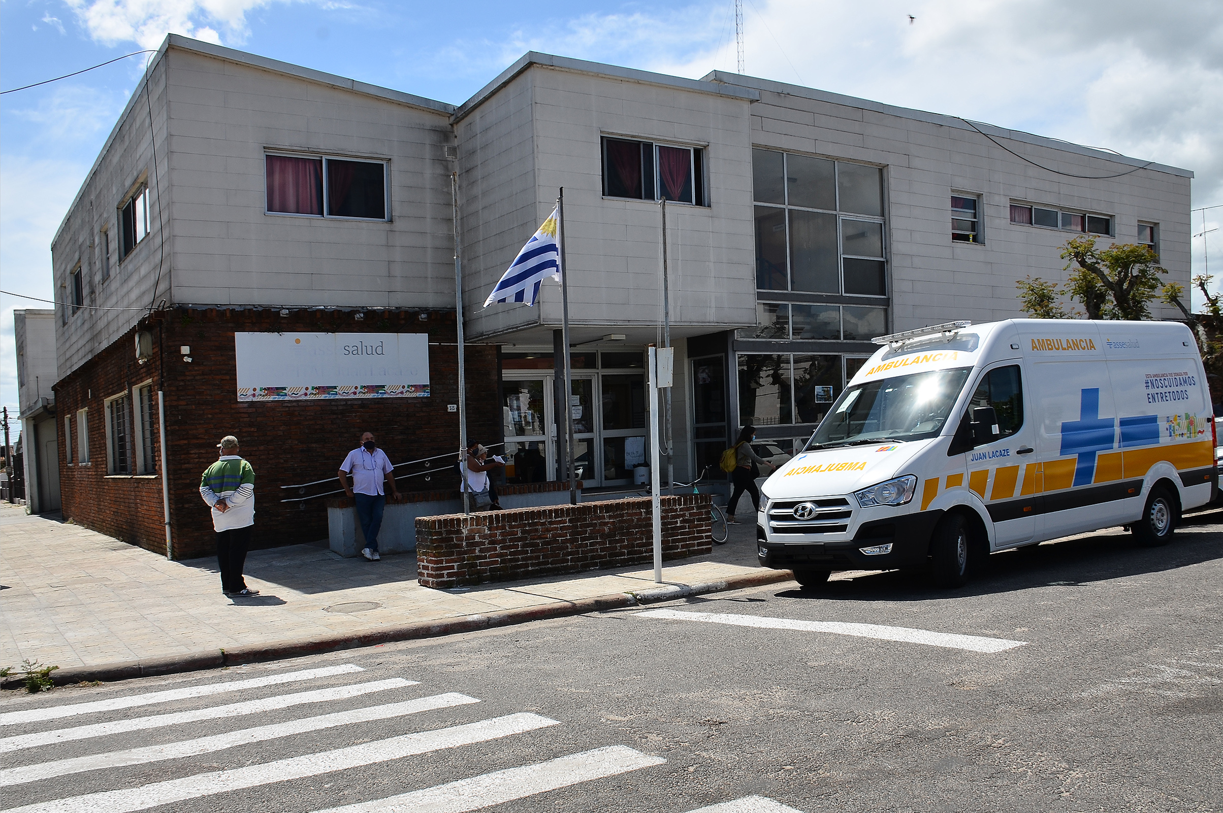 Entrega de nueva ambulancia especializada para el centro auxiliar de Juan Lacaze, departamento de Colonia