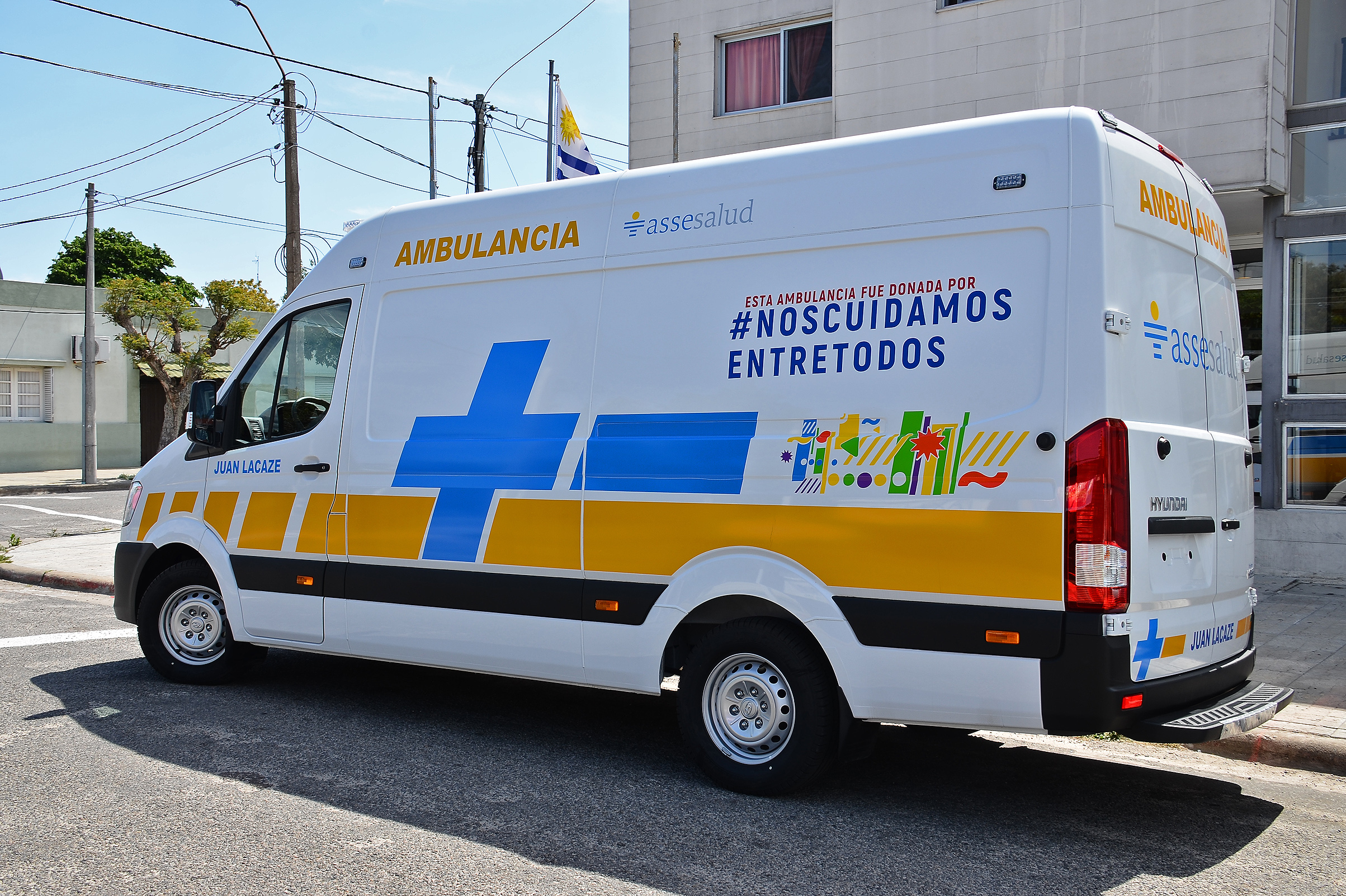 Entrega de nueva ambulancia especializada para el centro auxiliar de Juan Lacaze, departamento de Colonia