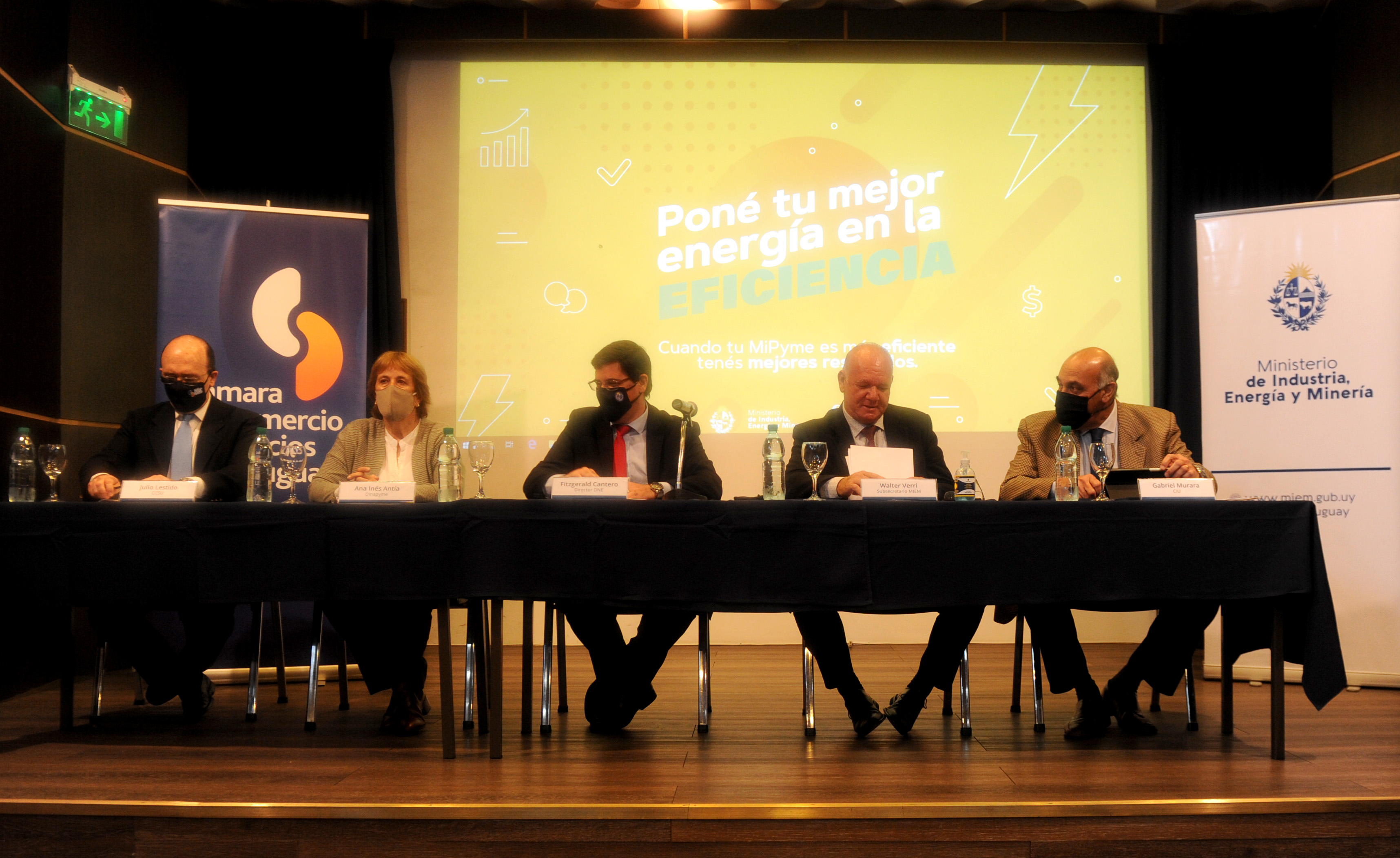 Autoridades en la presentación de la campaña denominada Poné tu mejor energía en la eficiencia