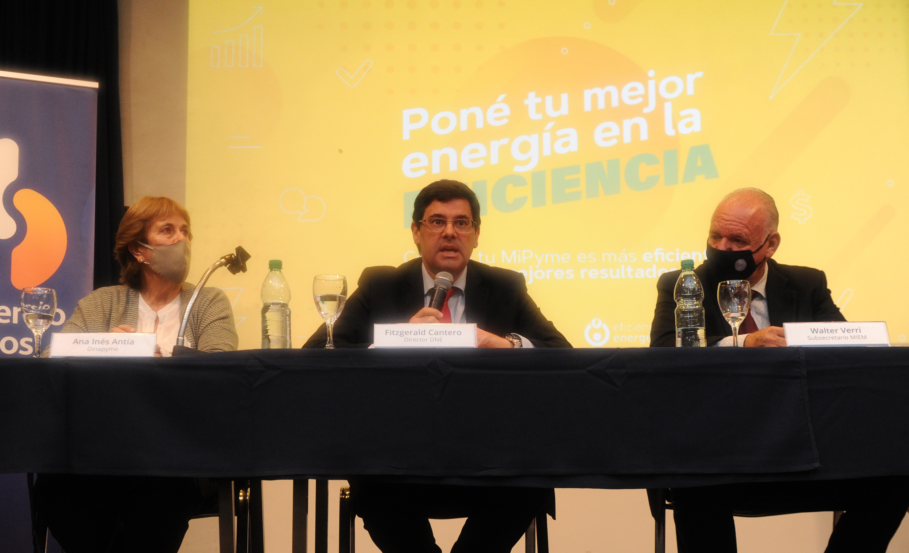 Autoridades en la presentación de la campaña denominada Poné tu mejor energía en la eficiencia