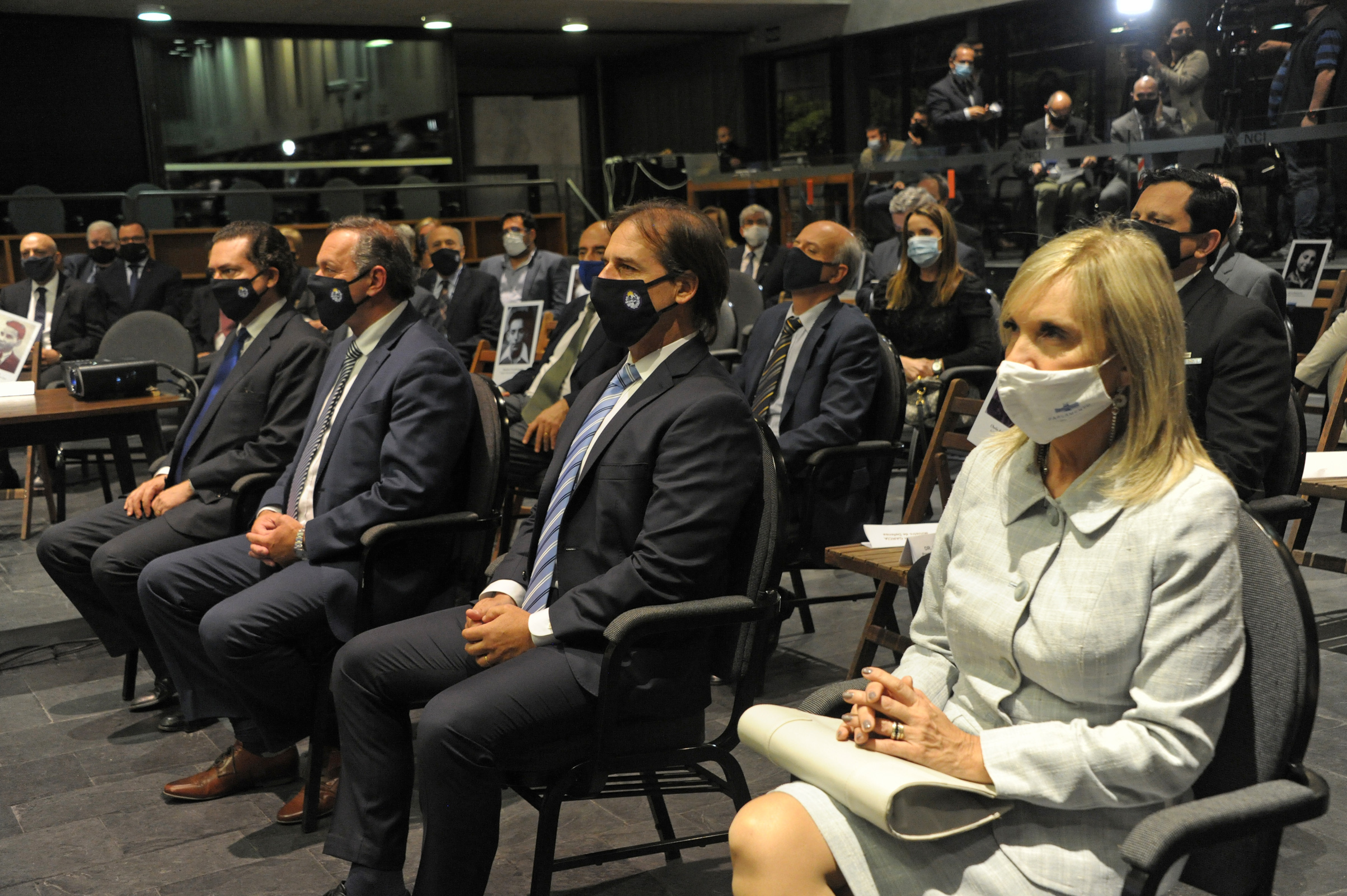 Autoridades presentes en conmemoración de los 82 años de la Noche de los Cristales Rotos
