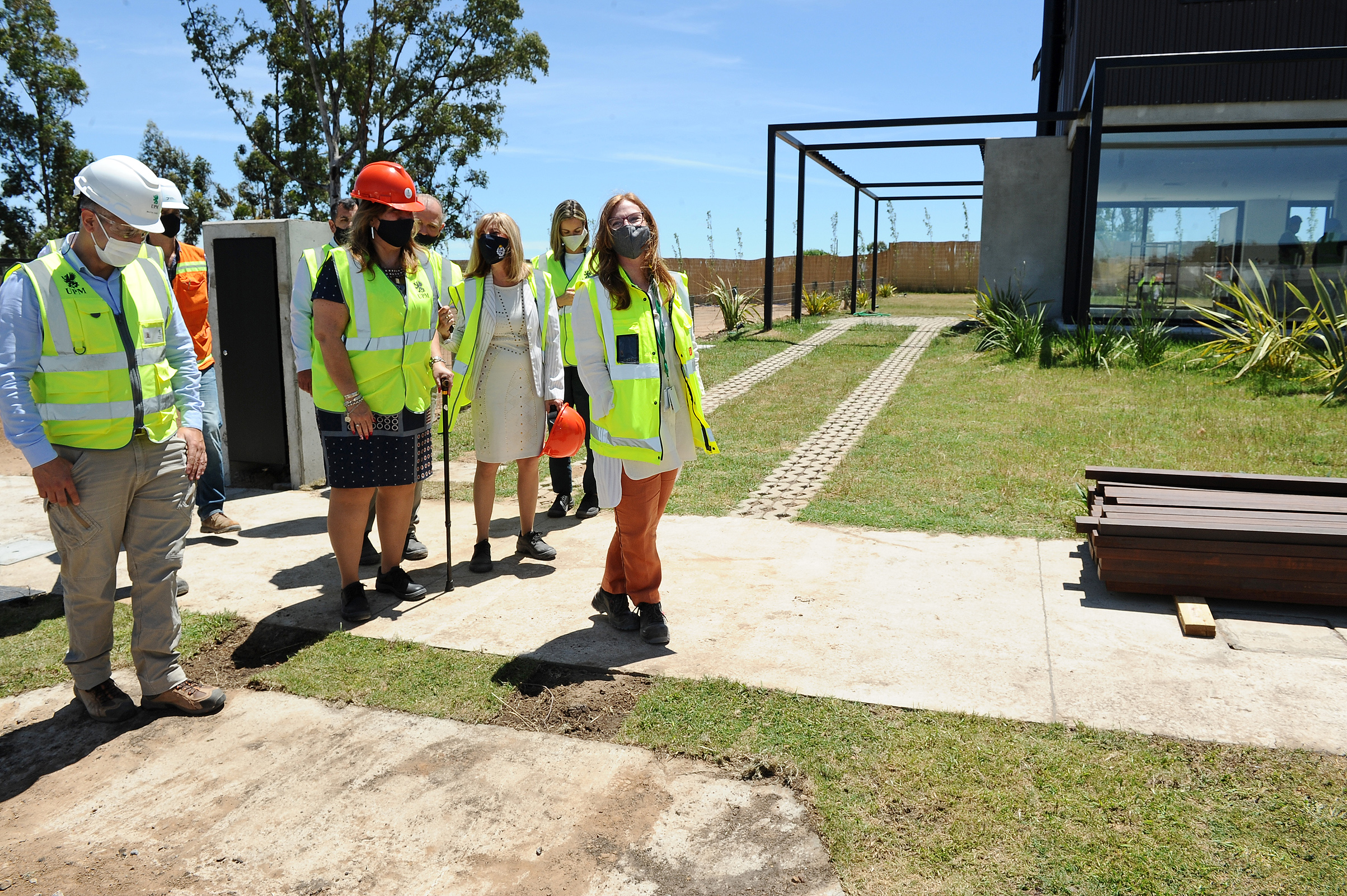 Ministra de Vivienda, Irene Moreira, encabezó inauguración de 52 soluciones habitacionales en Paso de los Toros