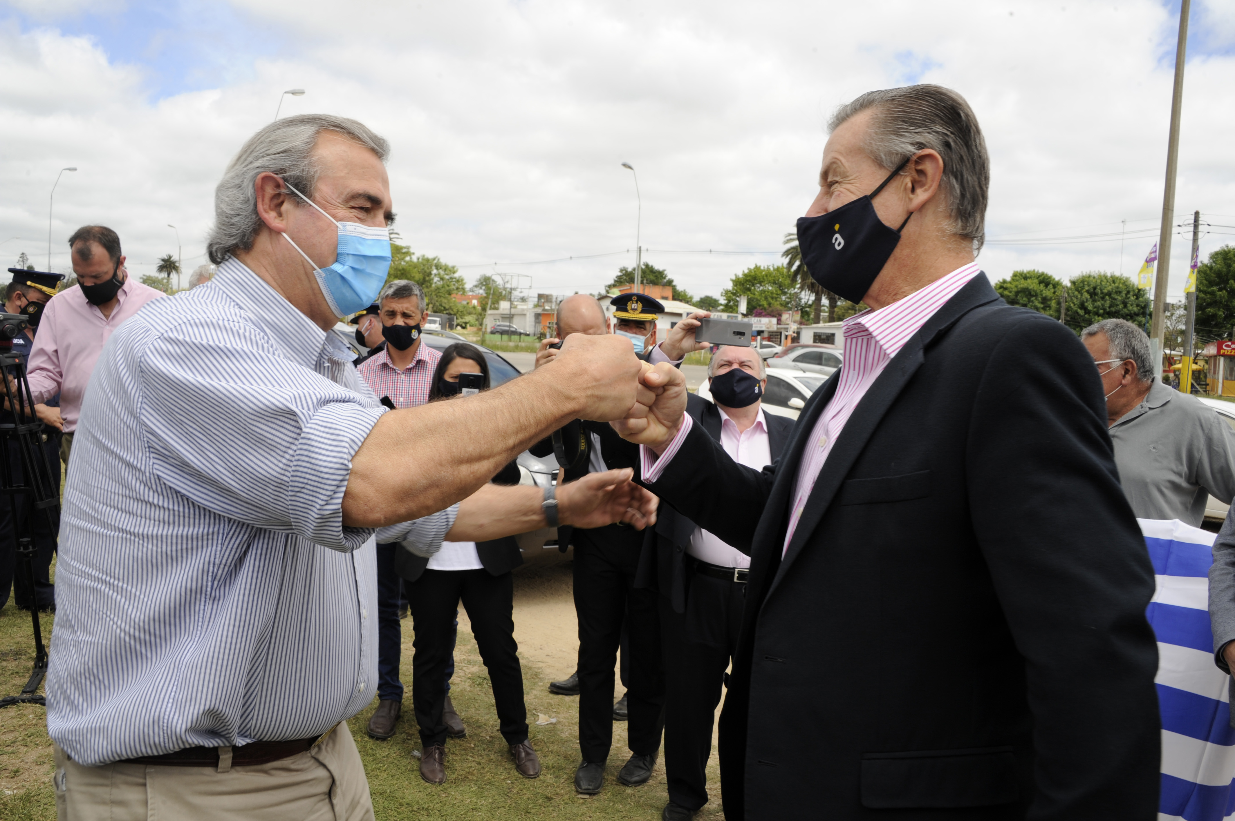 Ministro del interior, Jorge Larrañaga, junto al presidente de Antel, Gabriel Gurméndez