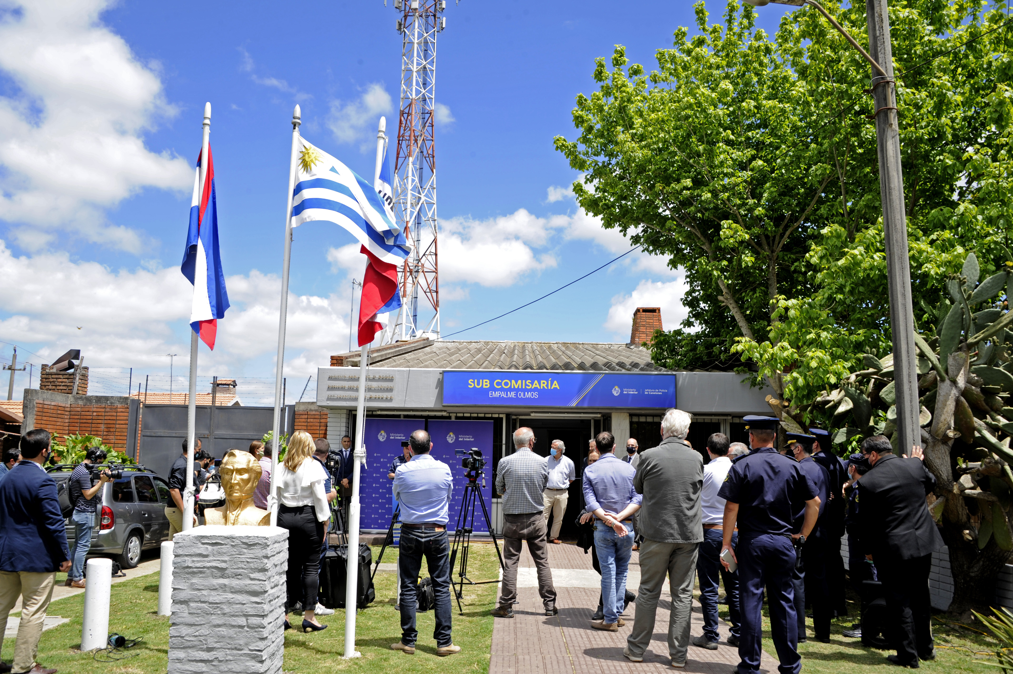 Autoridades en inauguración de subcomisaría en Empalme Olmos