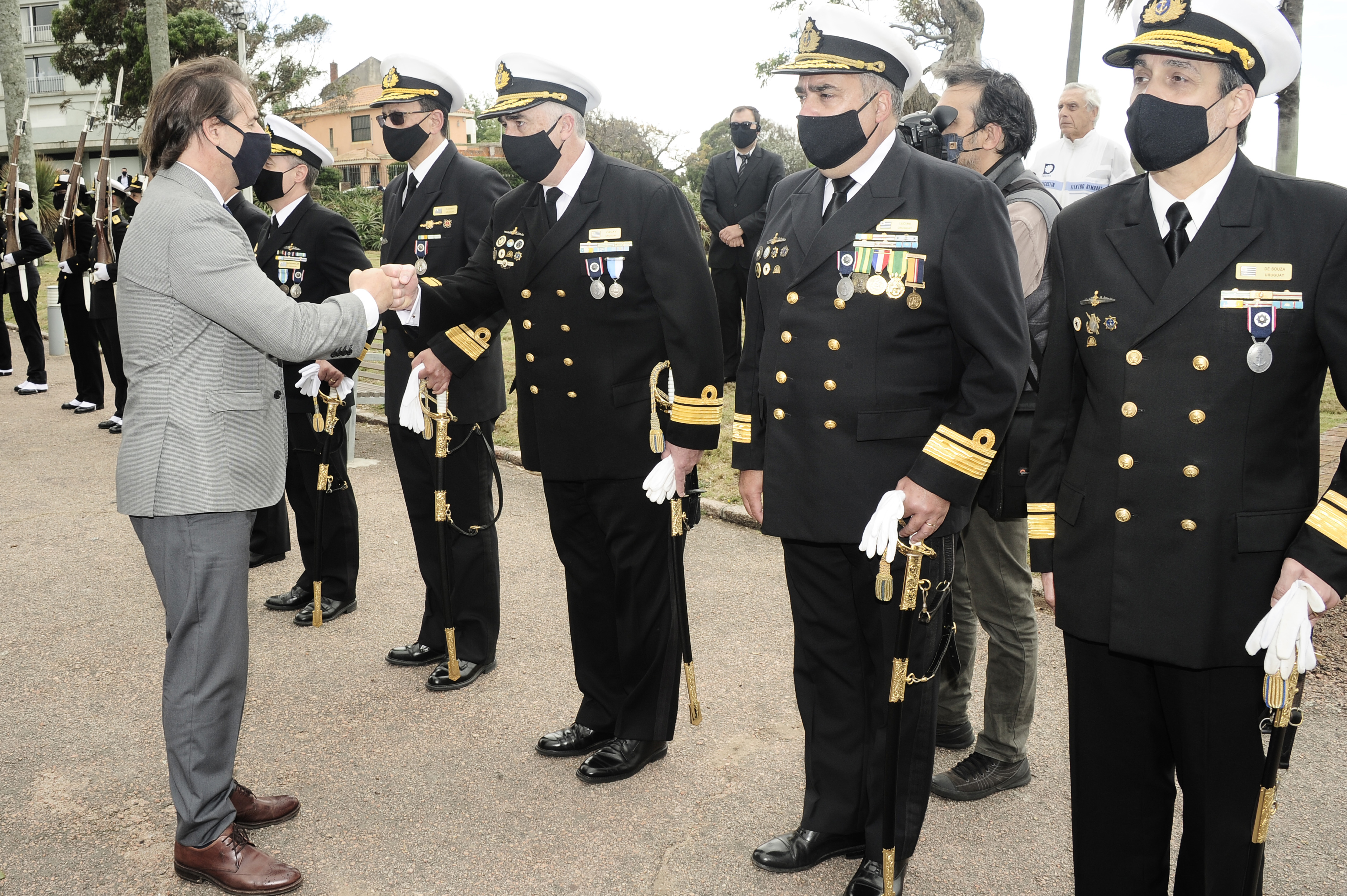 Presidente de la República, Luis Lacalle Pou llega a la plaza de la Armada