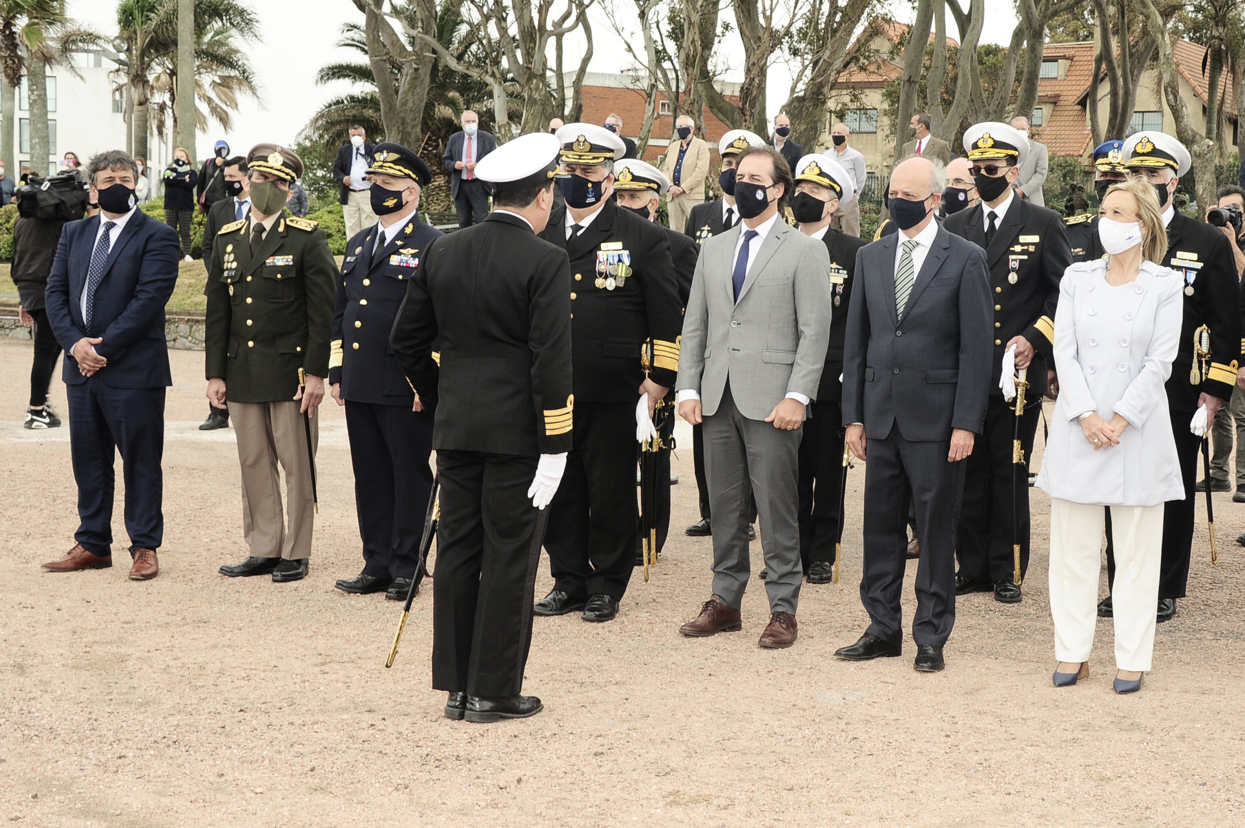 Presidente de la República, Luis Lacalle Pou, encabeza el acto por el 203.° aniversario de la Armada Nacional