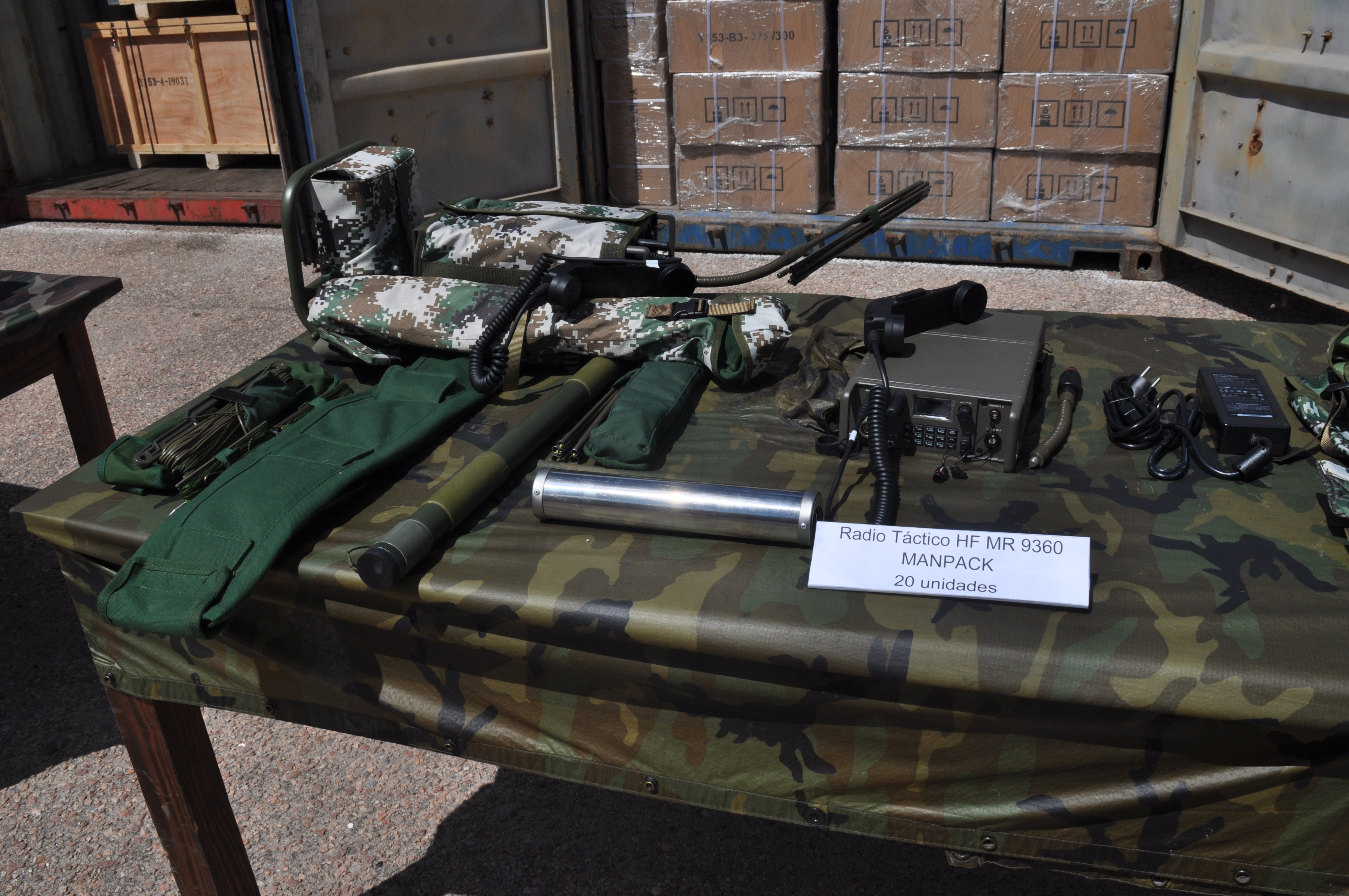 Equipamiento militar proveniente de China donado al Ministerio de Defensa