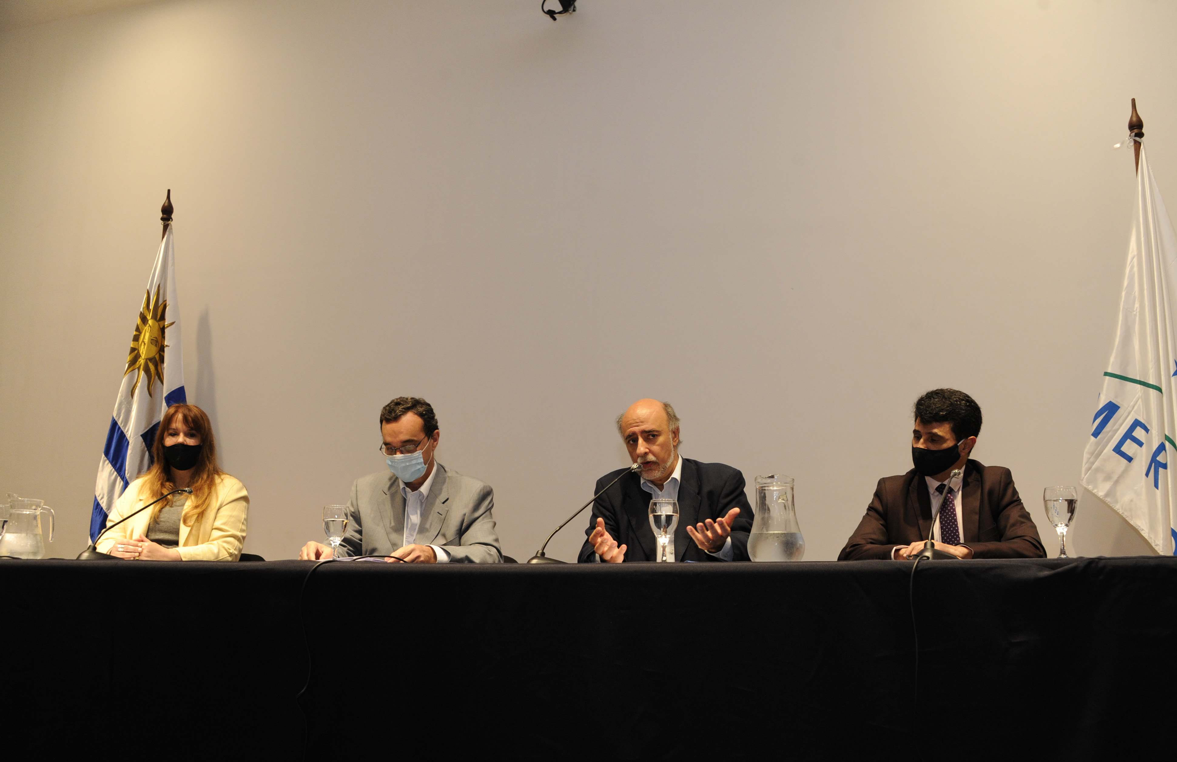 Autoridades en conmemoración del segundo aniversario de la ley n.º 19.691, que promueve el trabajo para personas con discapacidad