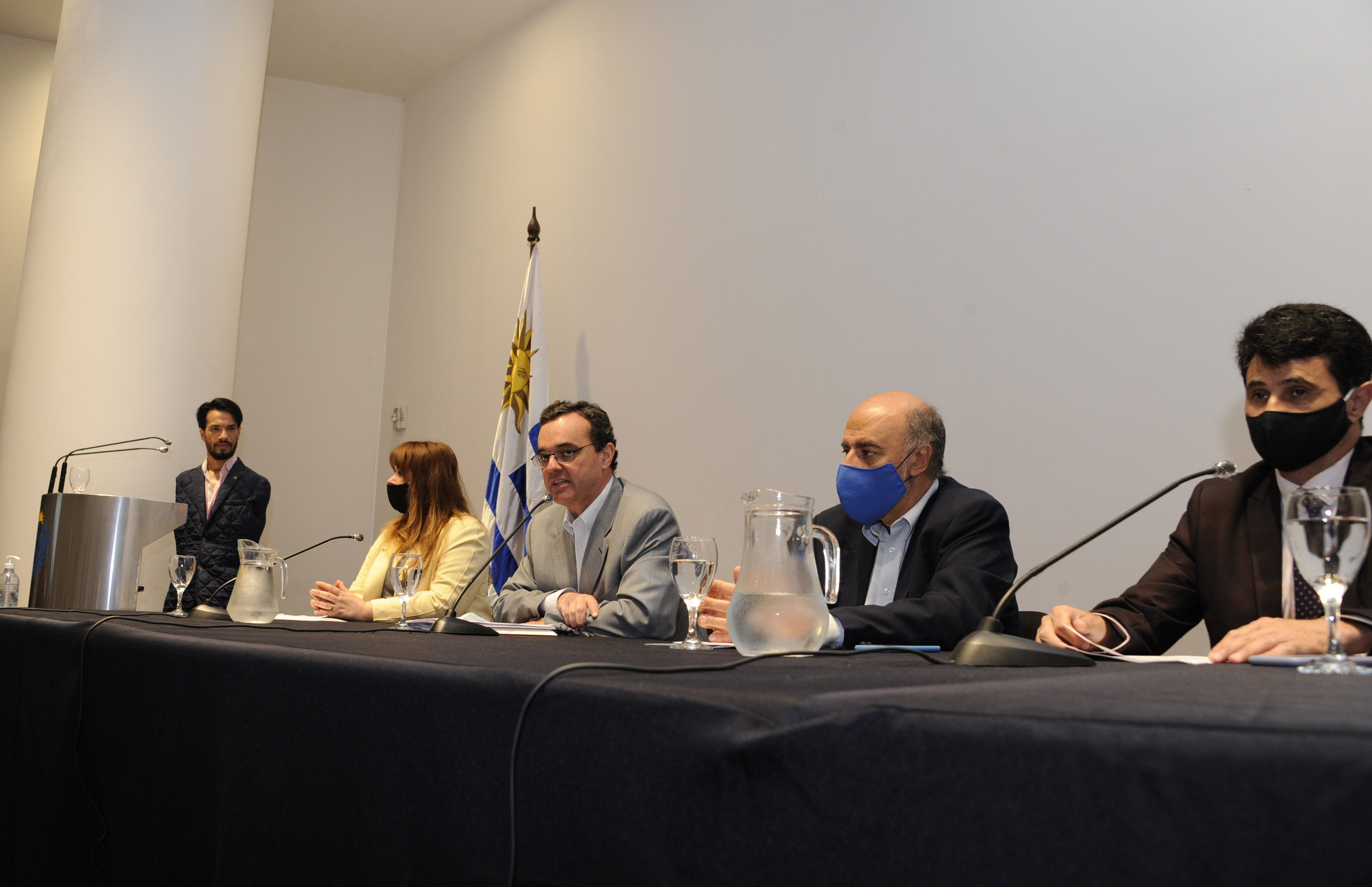 Autoridades en conmemoración del segundo aniversario de la ley n.º 19.691, que promueve el trabajo para personas con discapacidad