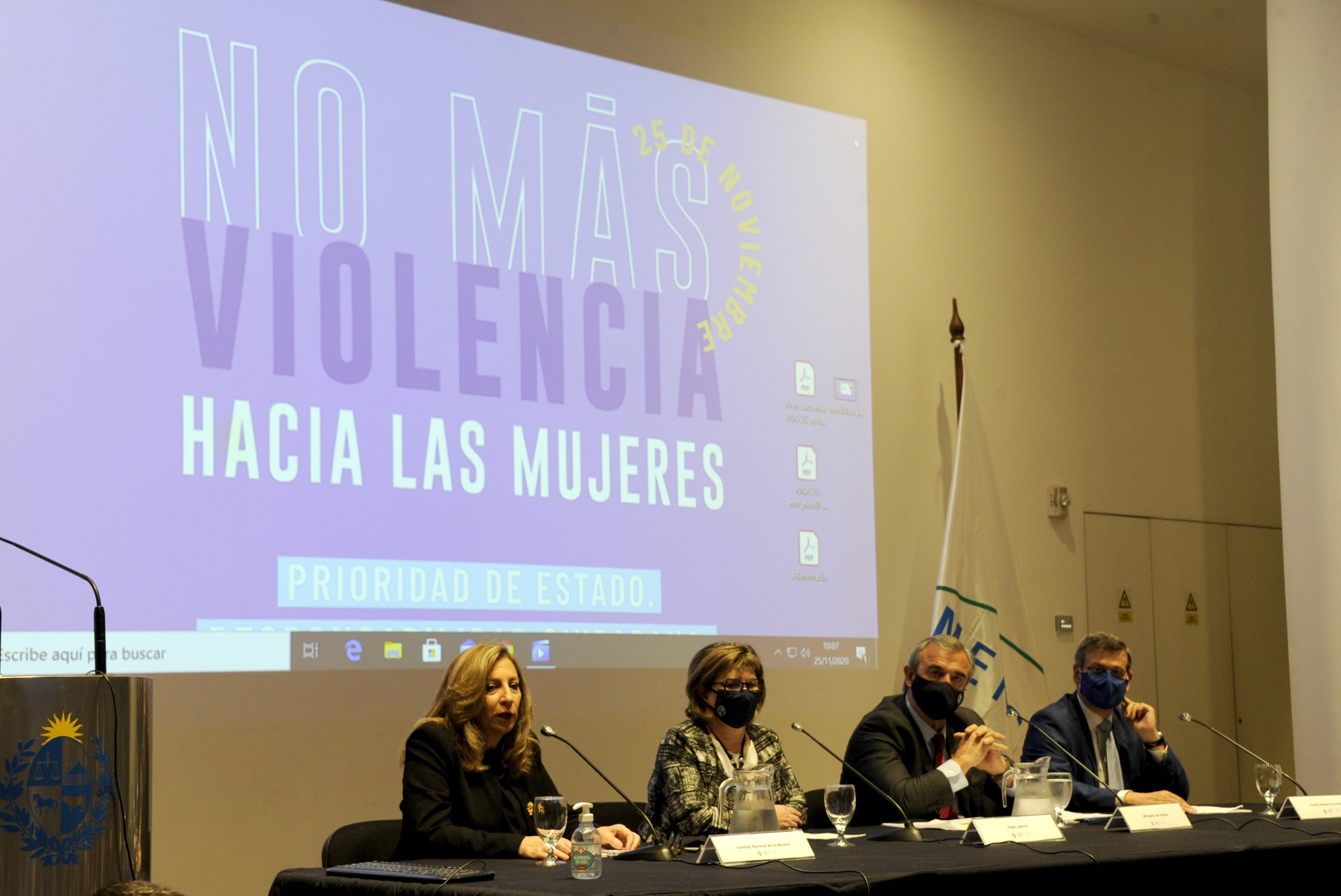 Autoridades en conmemoración del Día Internacional de la Eliminación de la Violencia contra la Mujer