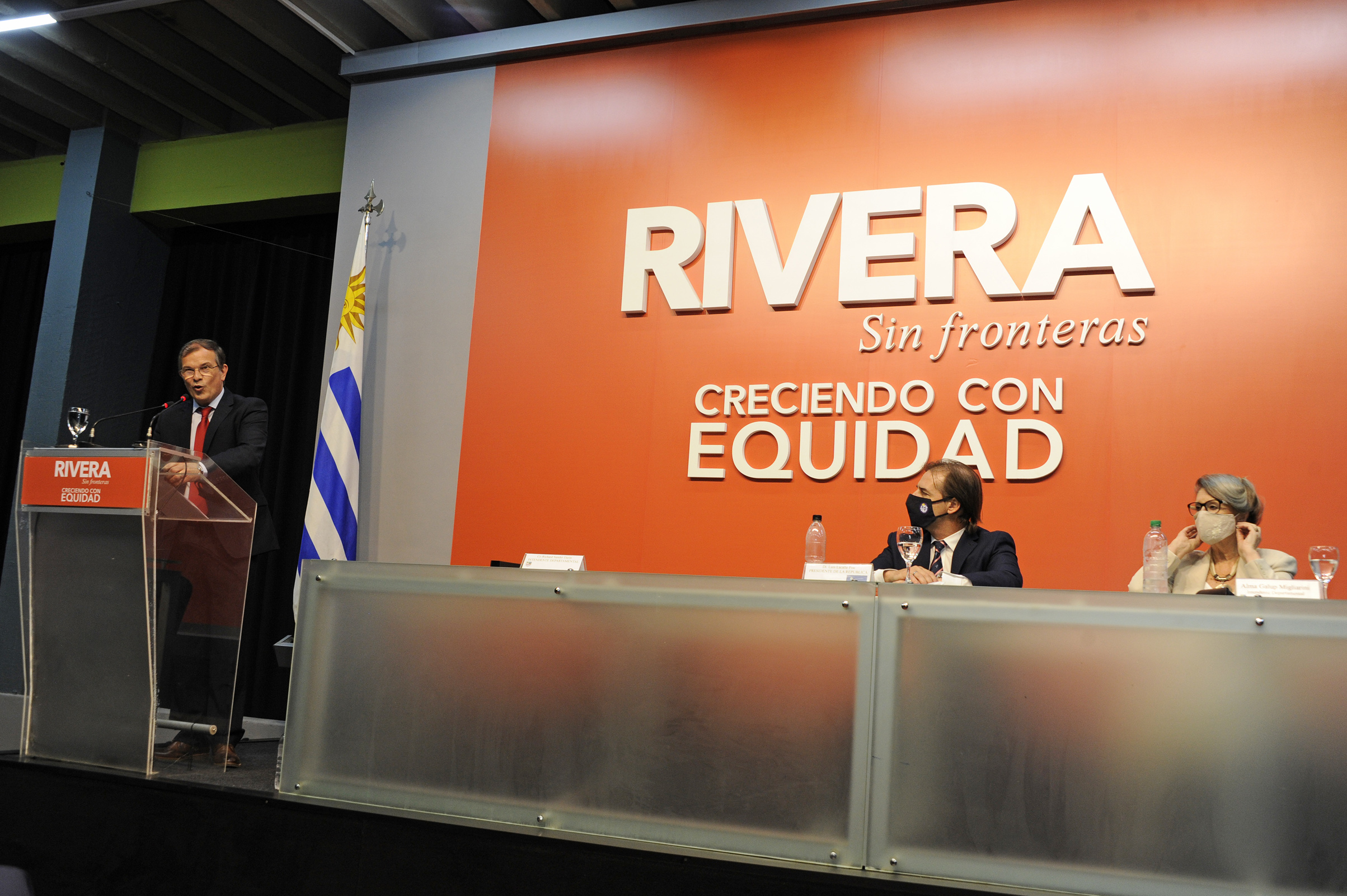 Presidente de la República, Luis Lacalle Pou, encabezó presencia de autoridades nacionales en asunción del nuevo intendente de Rivera, Richard Sander