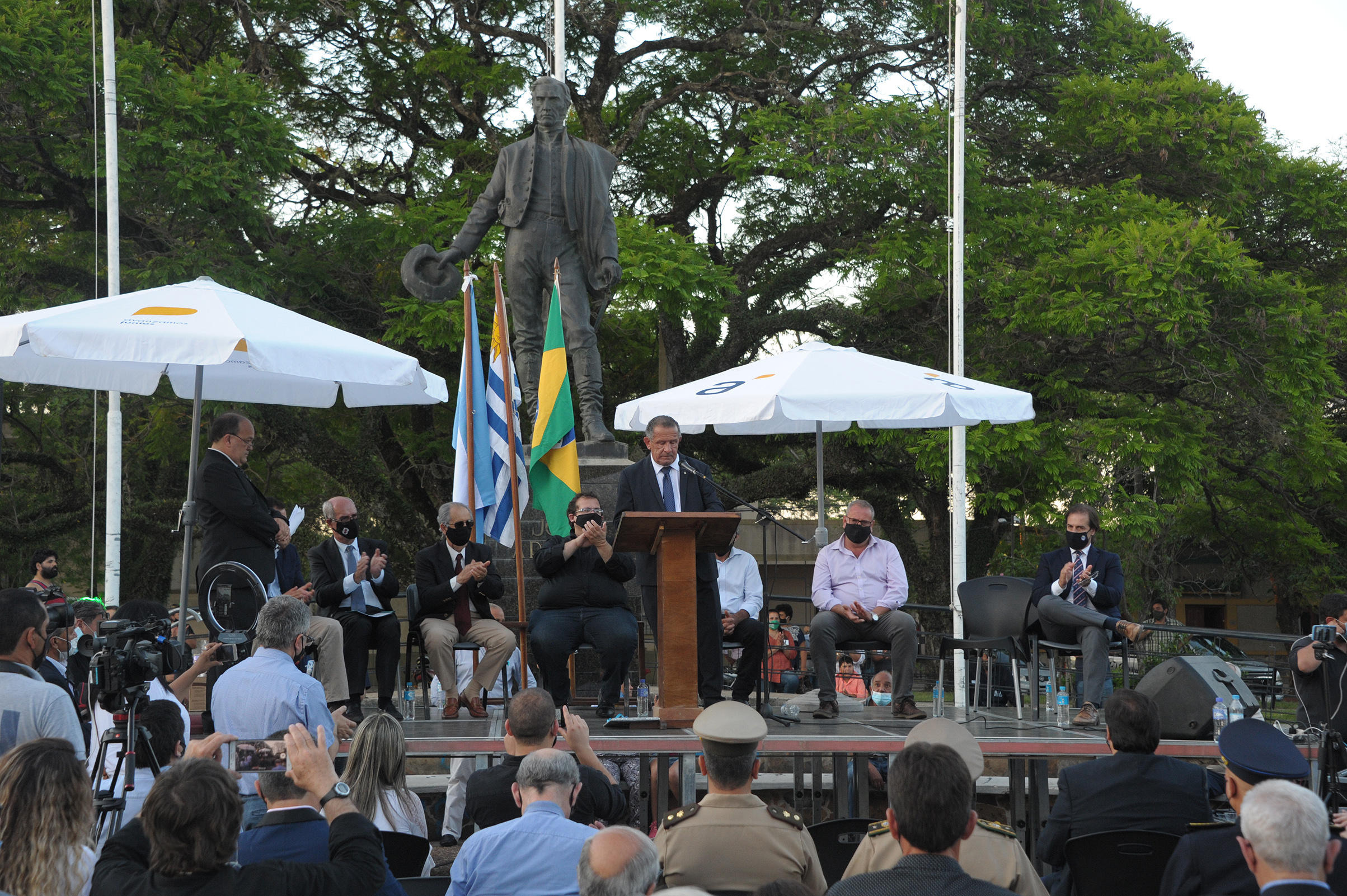 Presidente de la República, Luis Lacalle Pou, presente en la ceremonia de asunción del alcalde de Bella Unión, William Cresseri