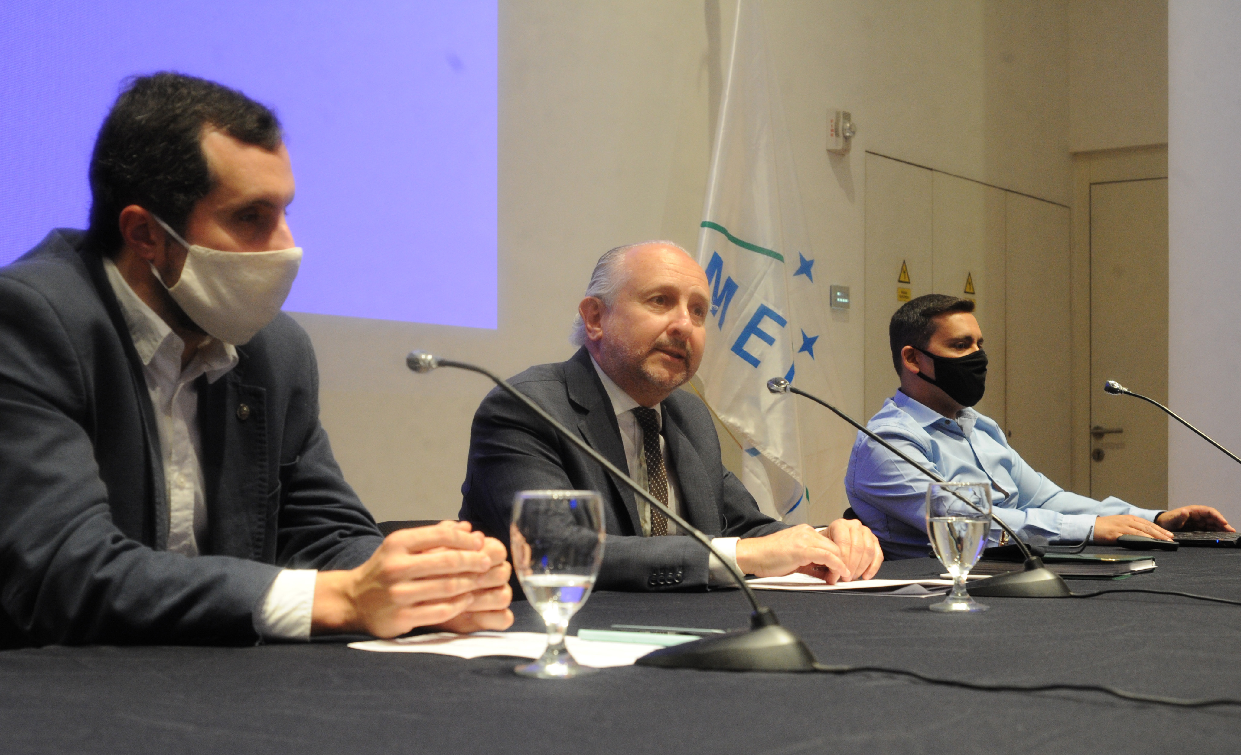 Autoridades en presentación de "Caracterización de la educación no formal en Uruguay"