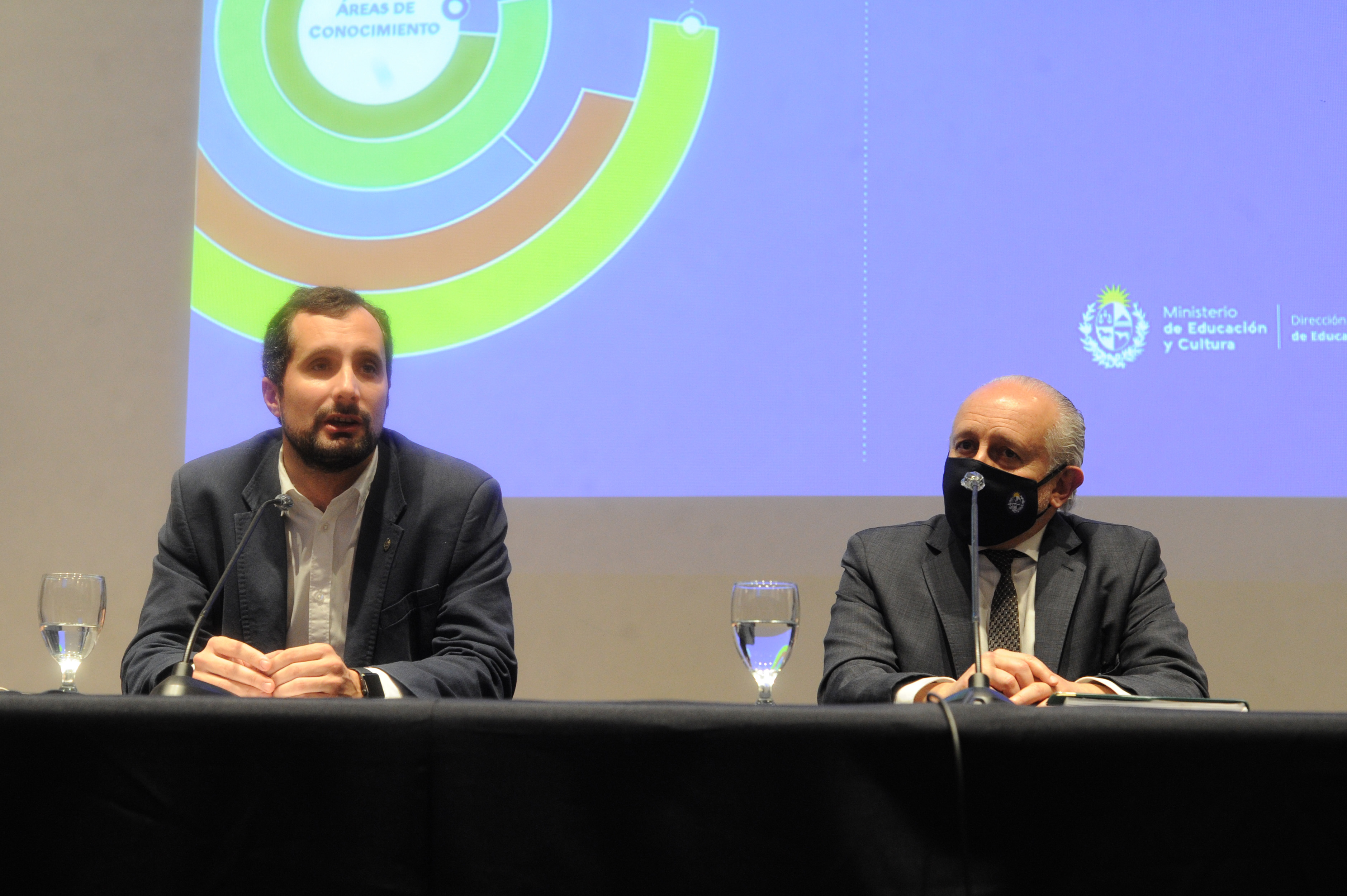 Autoridades en presentación de "Caracterización de la educación no formal en Uruguay"